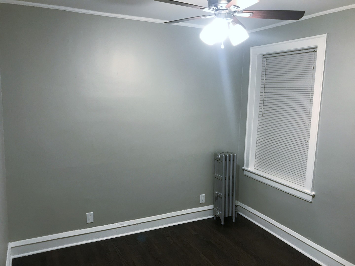 5526 N Artesian Avenue