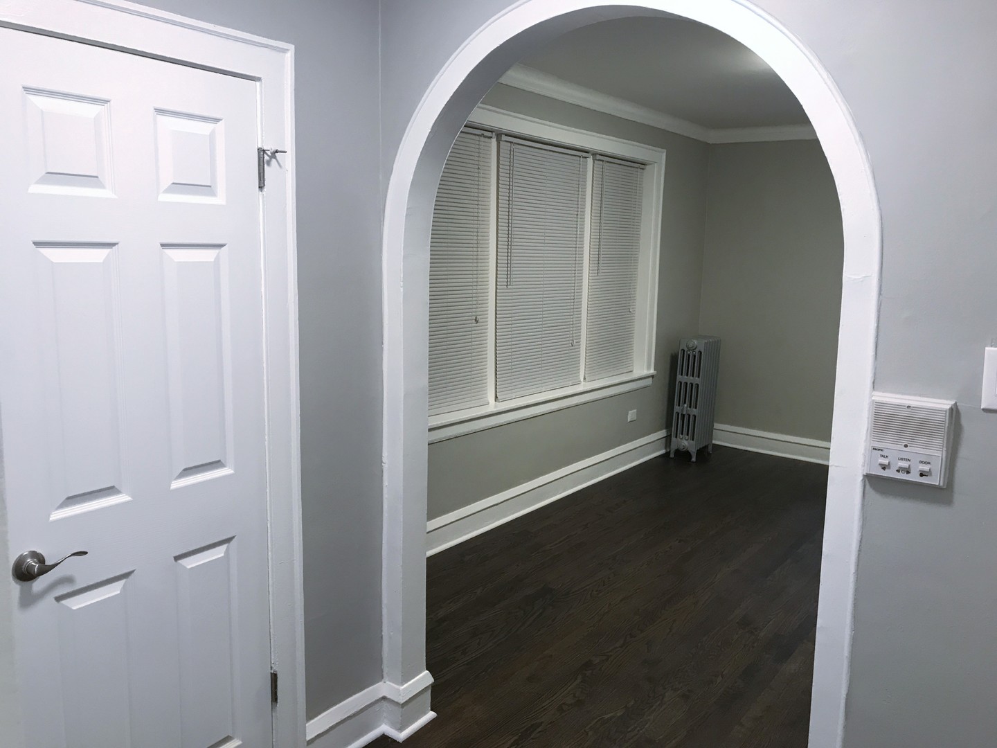 5526 N Artesian Avenue