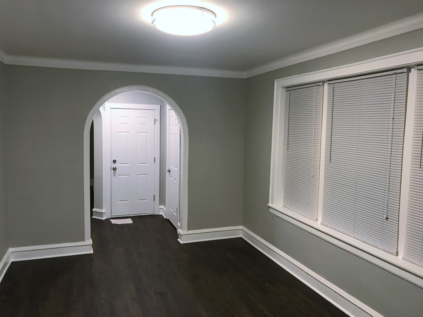 5526 N Artesian Avenue