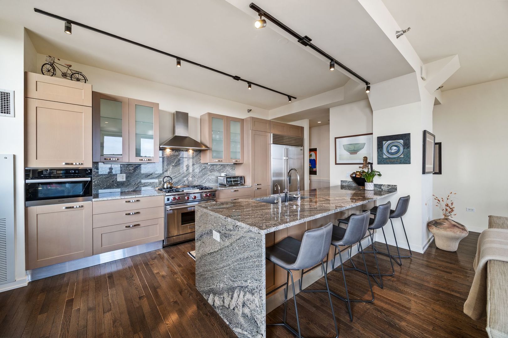 6 N Michigan Avenue Unit: 1103