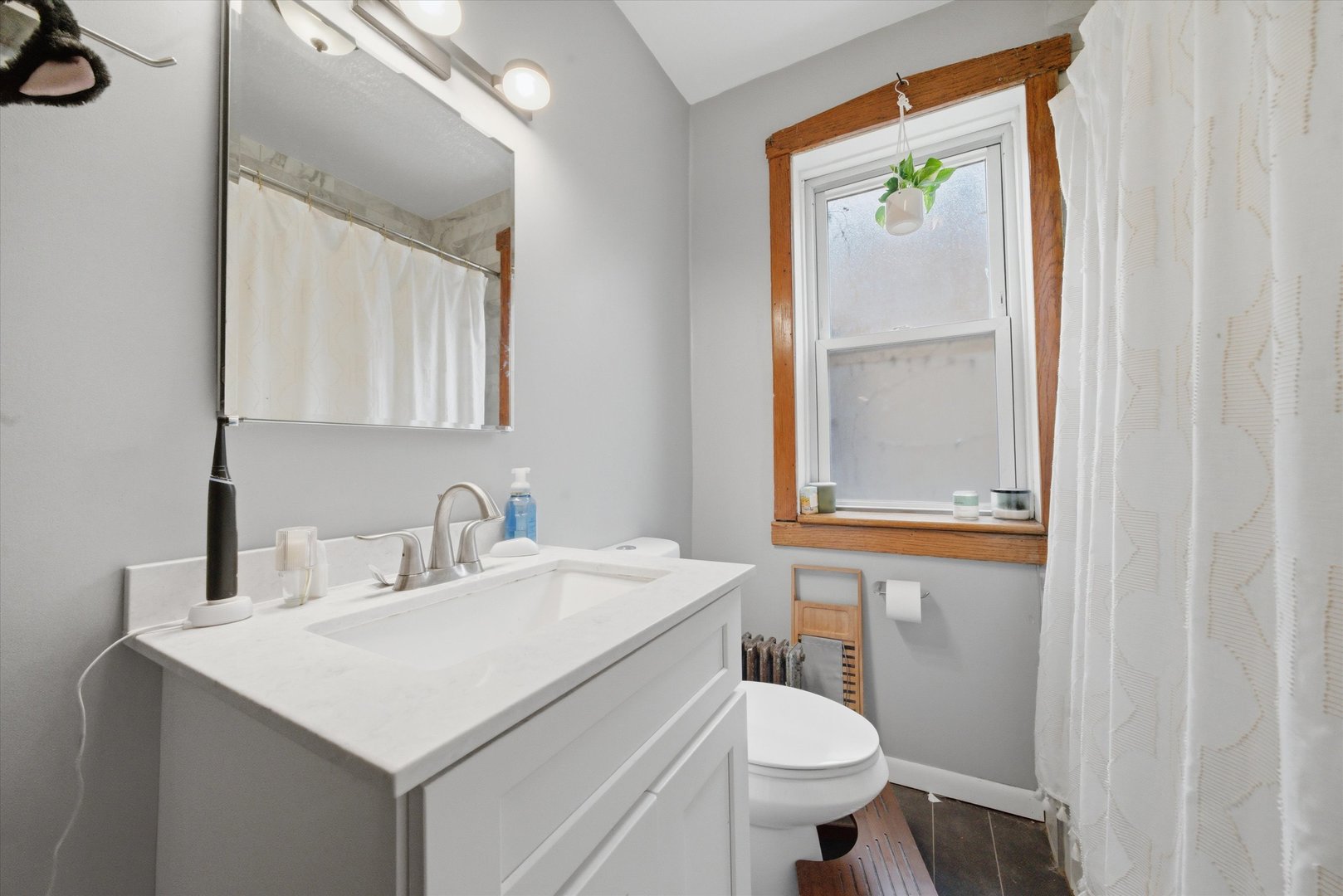 3742 W Diversey Avenue