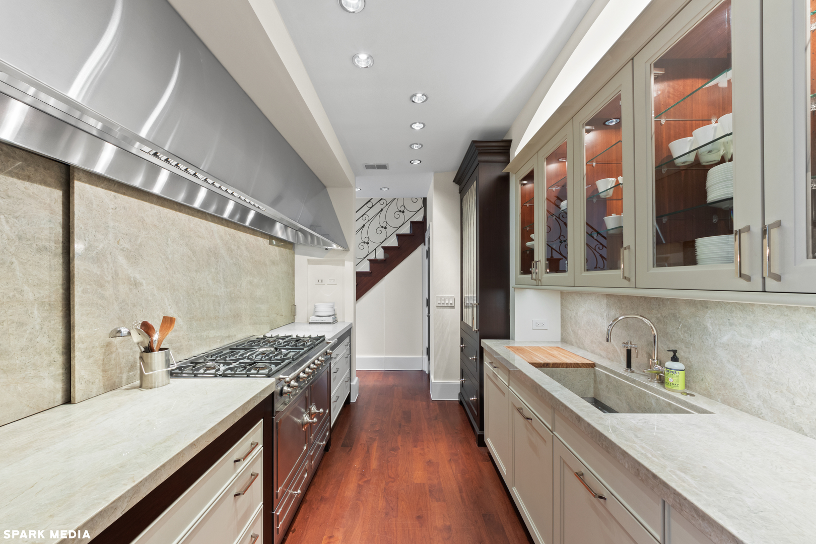 2030 N Sedgwick Street Unit: P