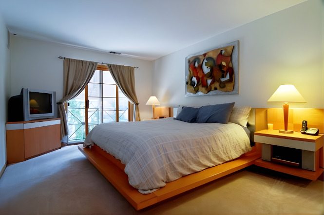 2039 N LINCOLN Avenue