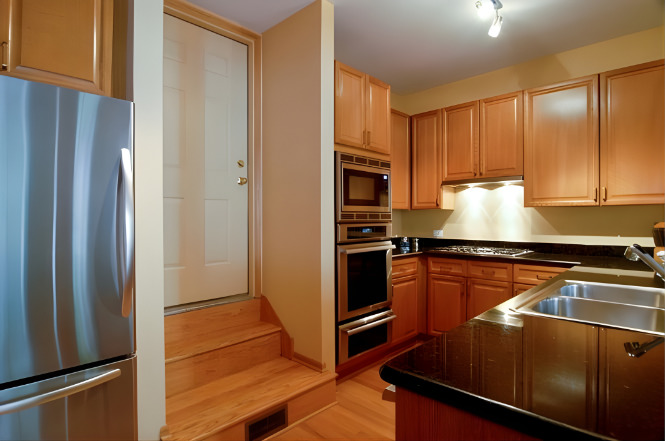 2039 N LINCOLN Avenue