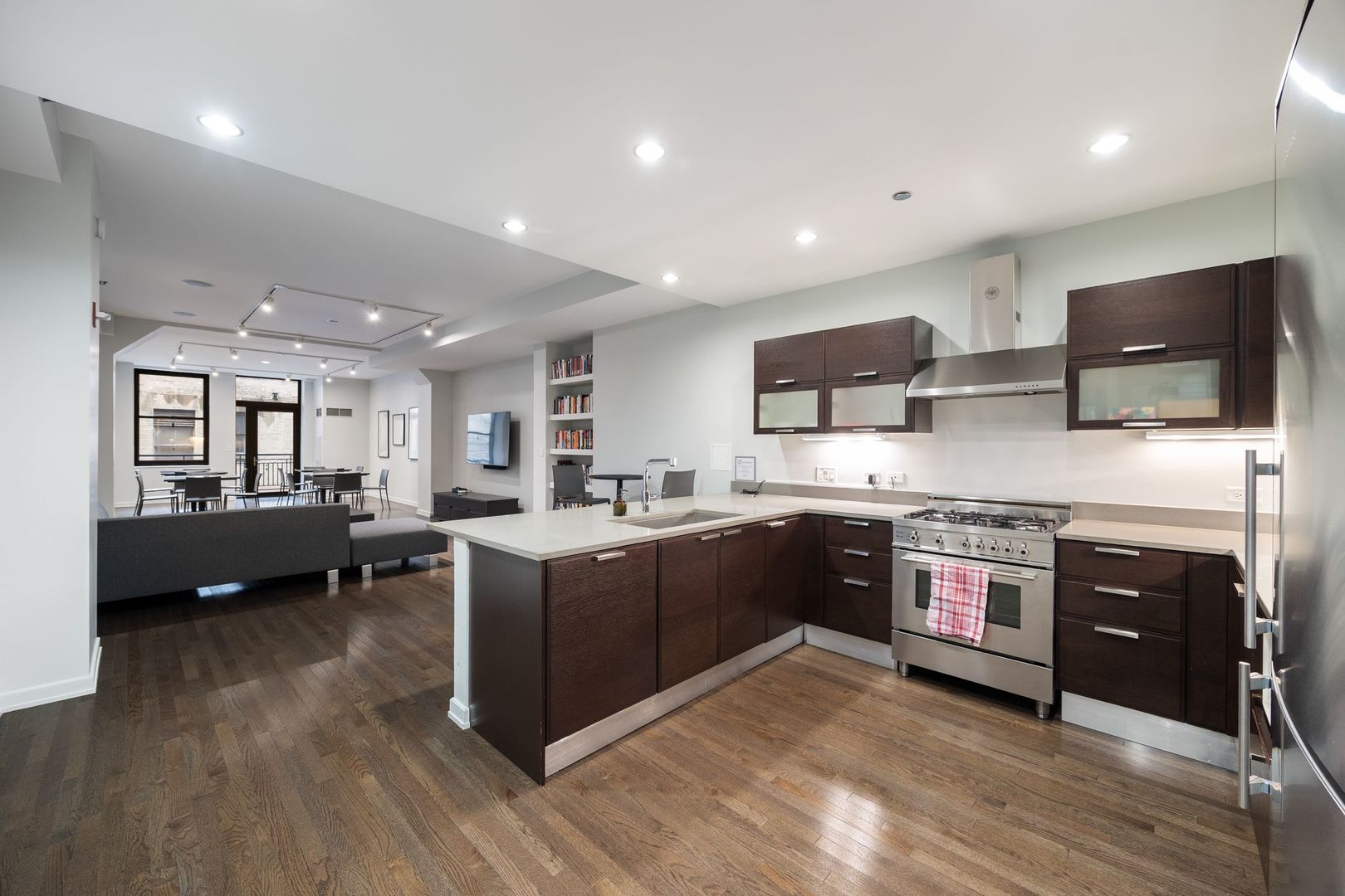 6 N Michigan Avenue Unit: 1103