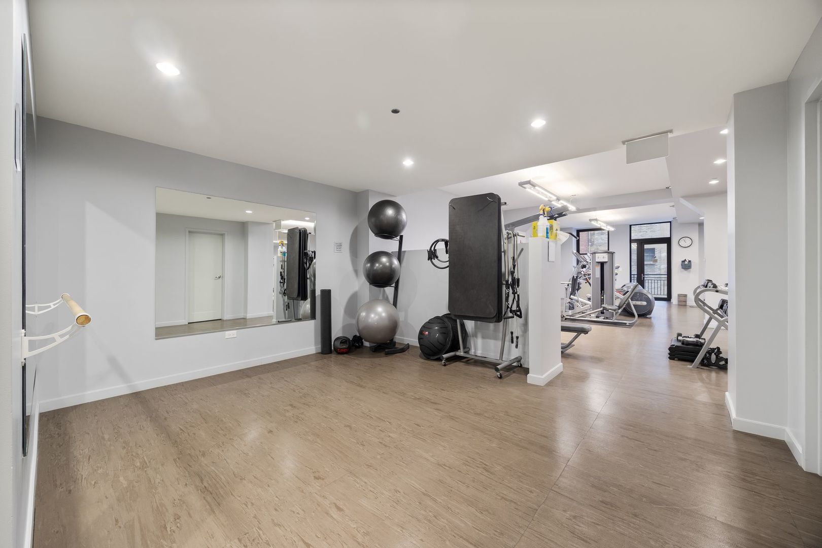 6 N Michigan Avenue Unit: 1103