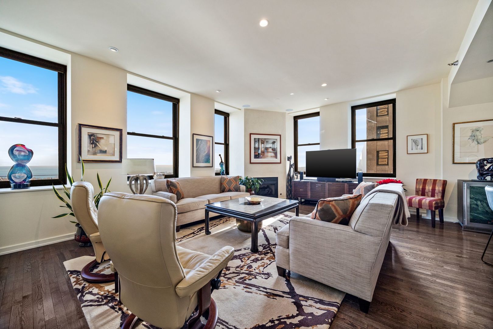 6 N Michigan Avenue Unit: 1103