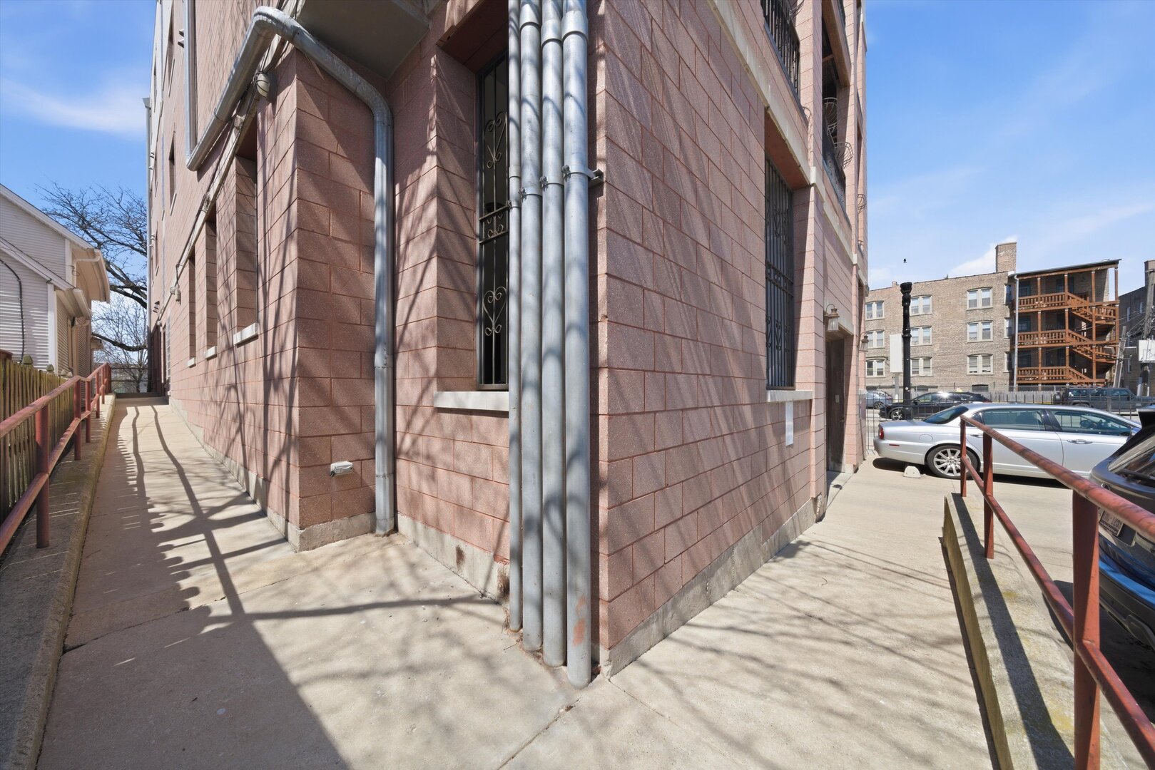 1733 W Lawrence Avenue Unit: CU2