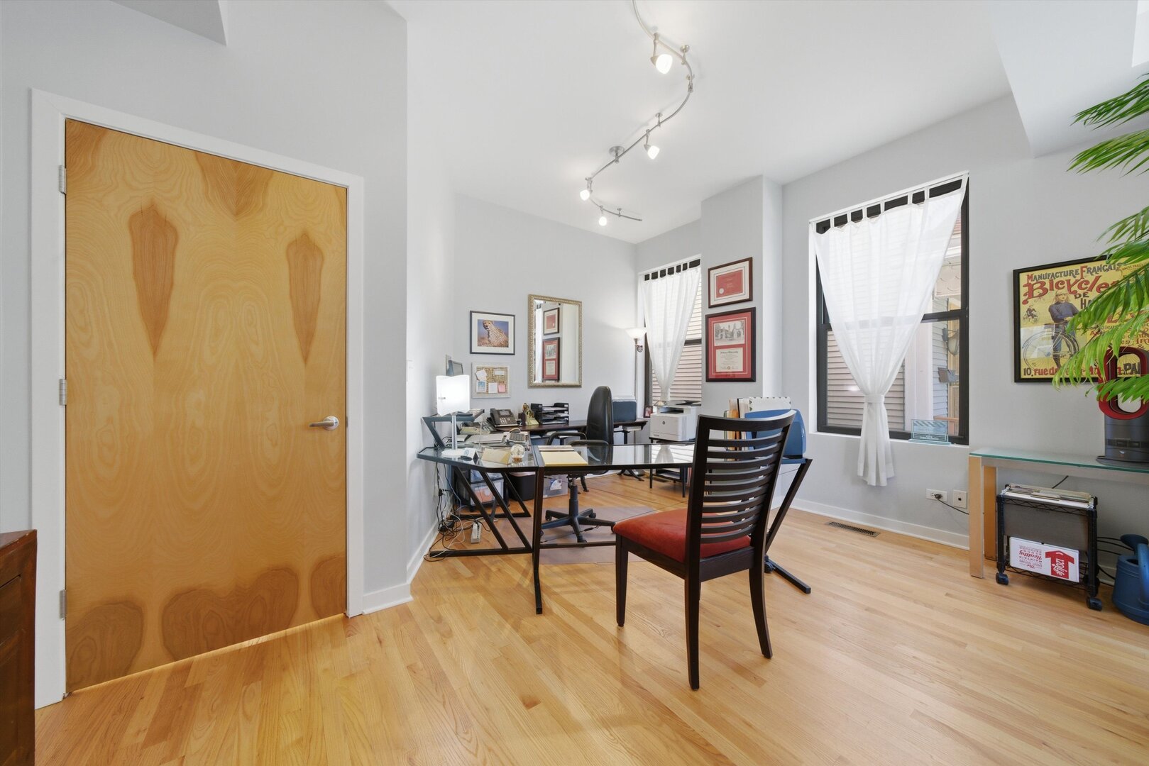 1733 W Lawrence Avenue Unit: CU2