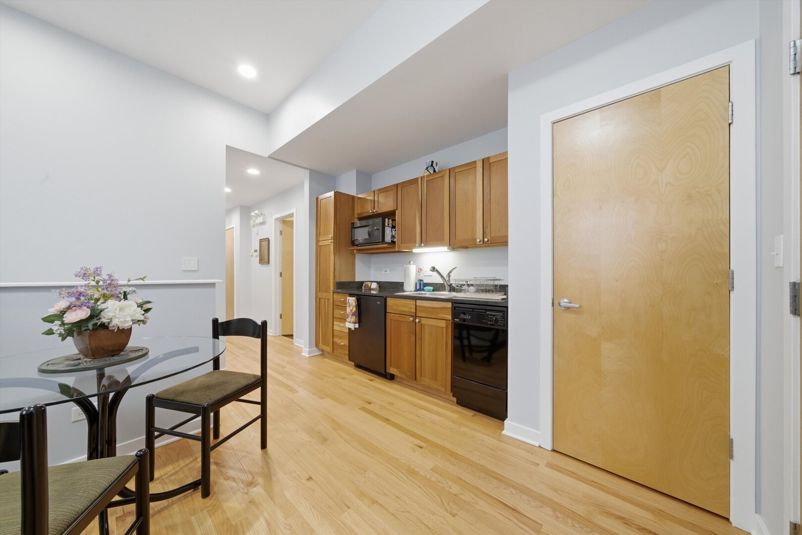 1733 W Lawrence Avenue Unit: CU2