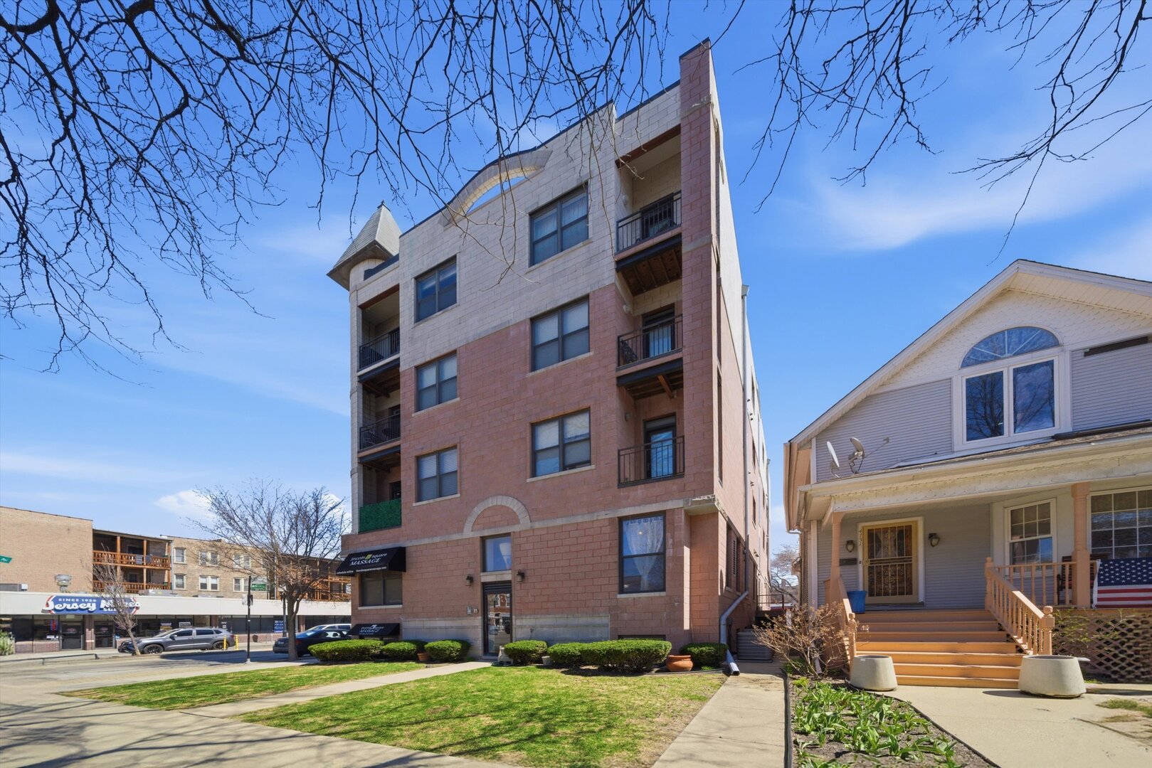 1733 W Lawrence Avenue Unit: CU2