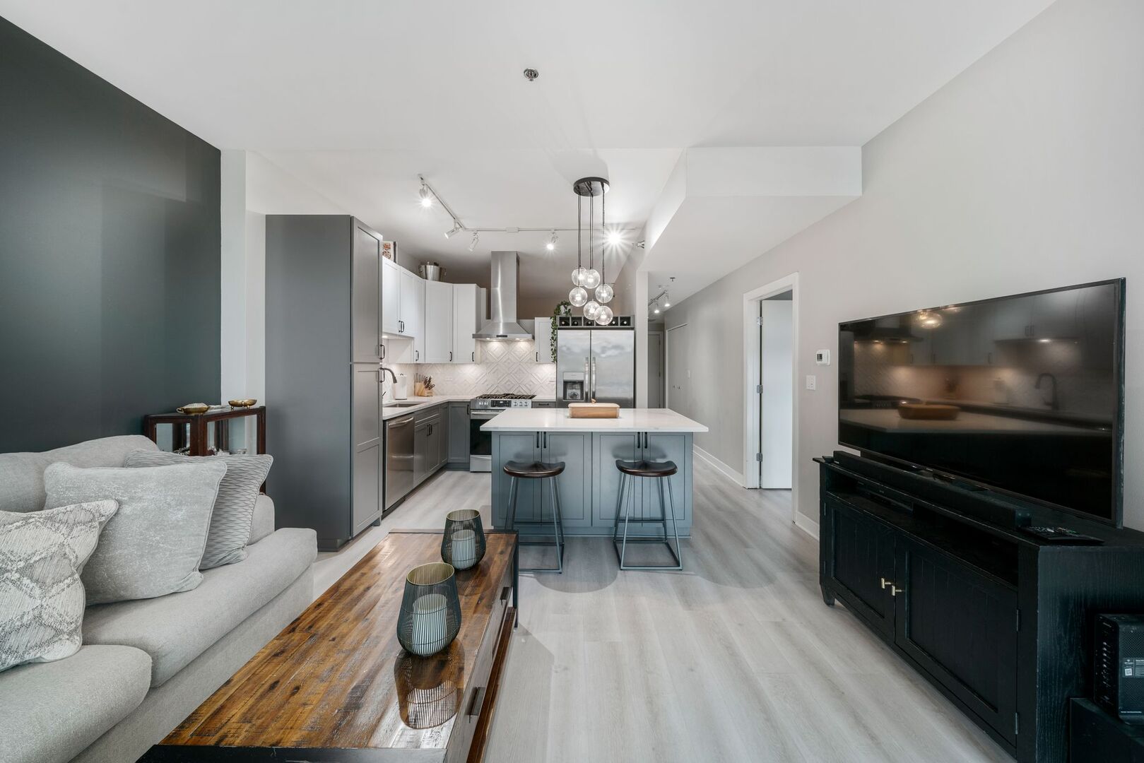 225 S SANGAMON Street Unit: 308