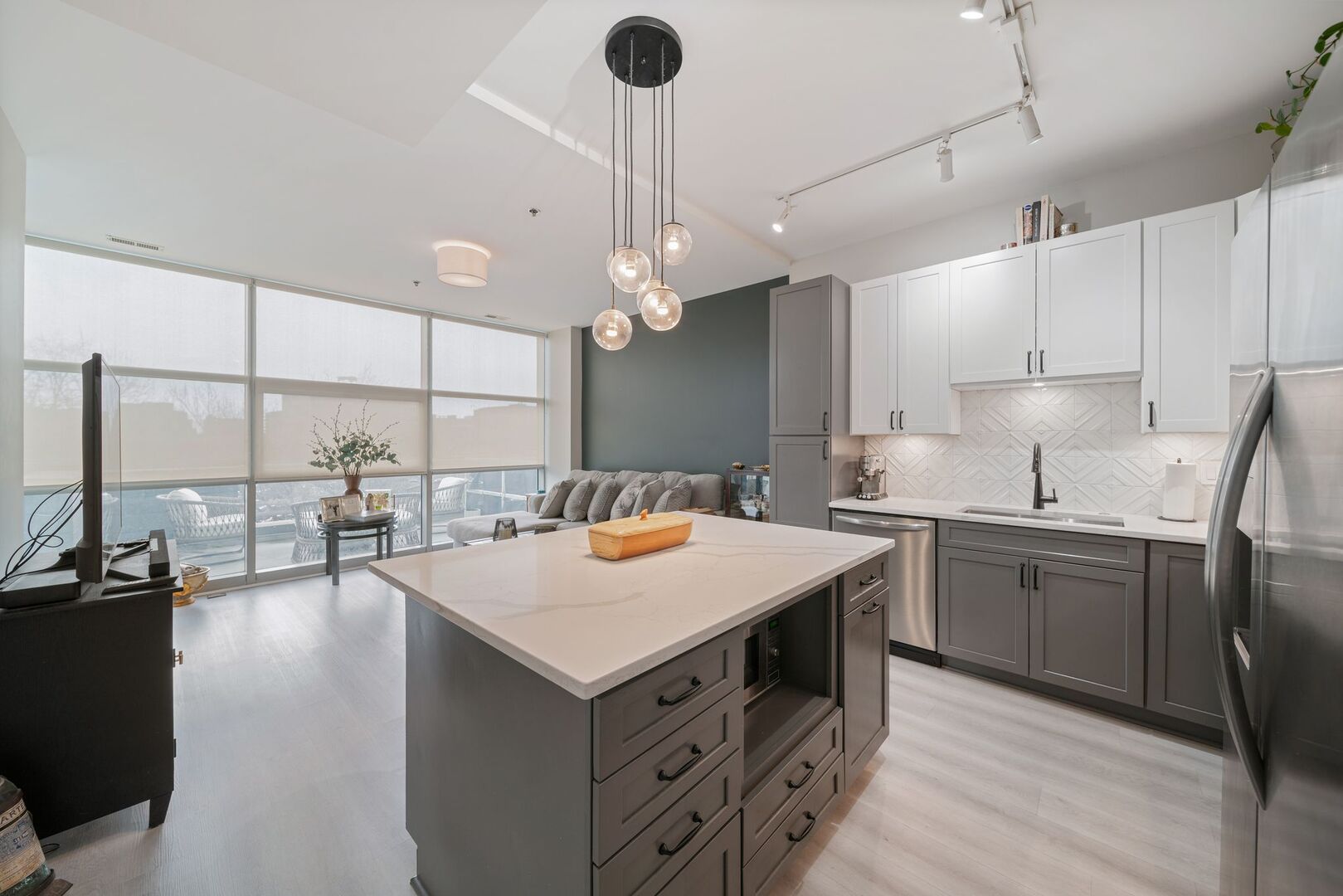 225 S SANGAMON Street Unit: 308