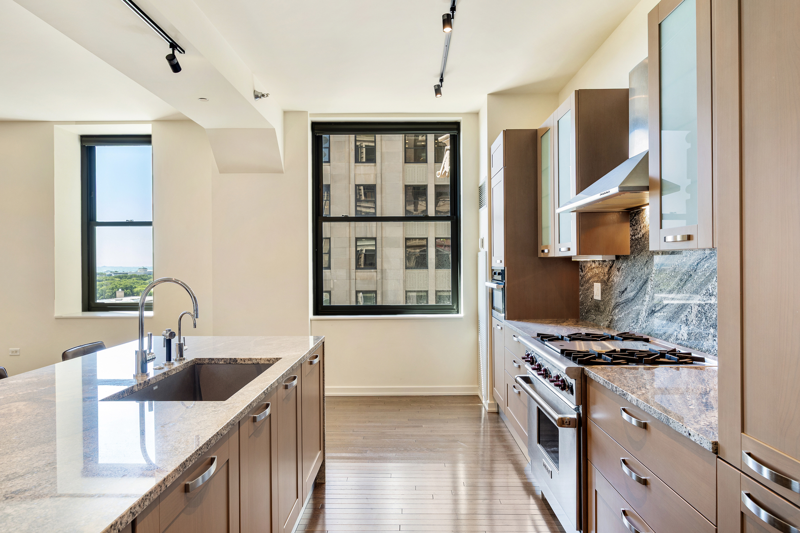 6 N Michigan Avenue Unit: 1103