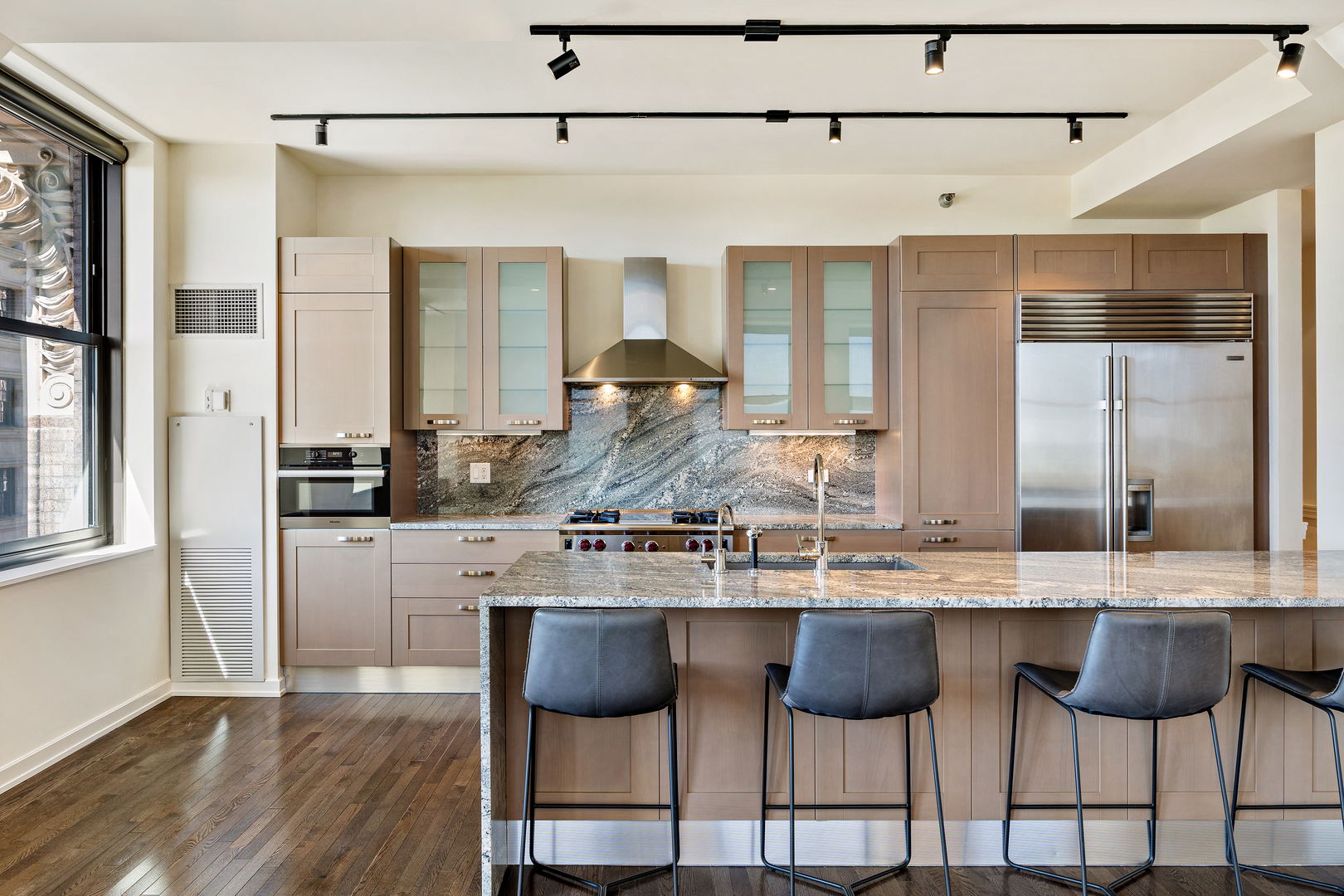 6 N Michigan Avenue Unit: 1103