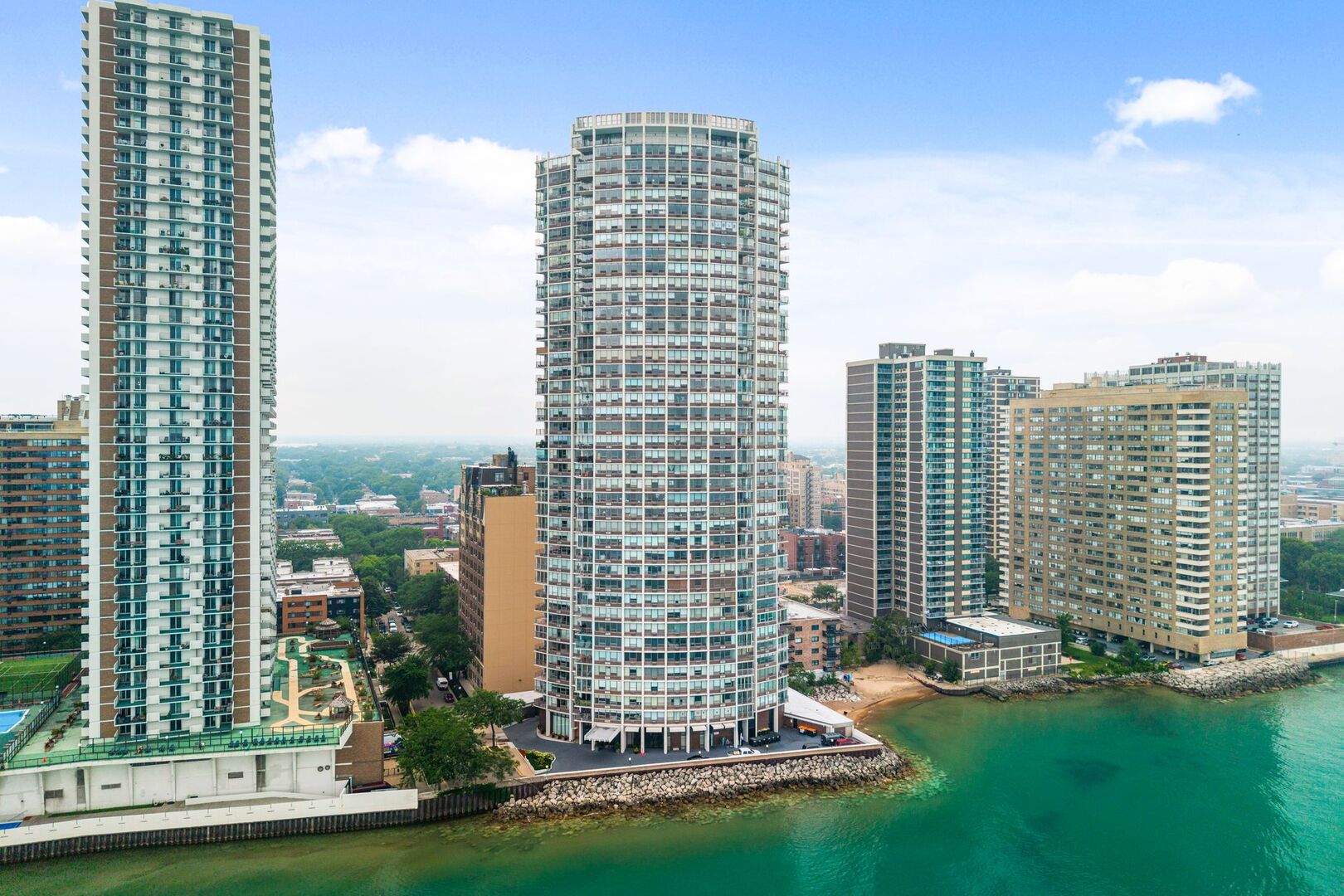 940 W Glenlake Avenue Unit: 34D
