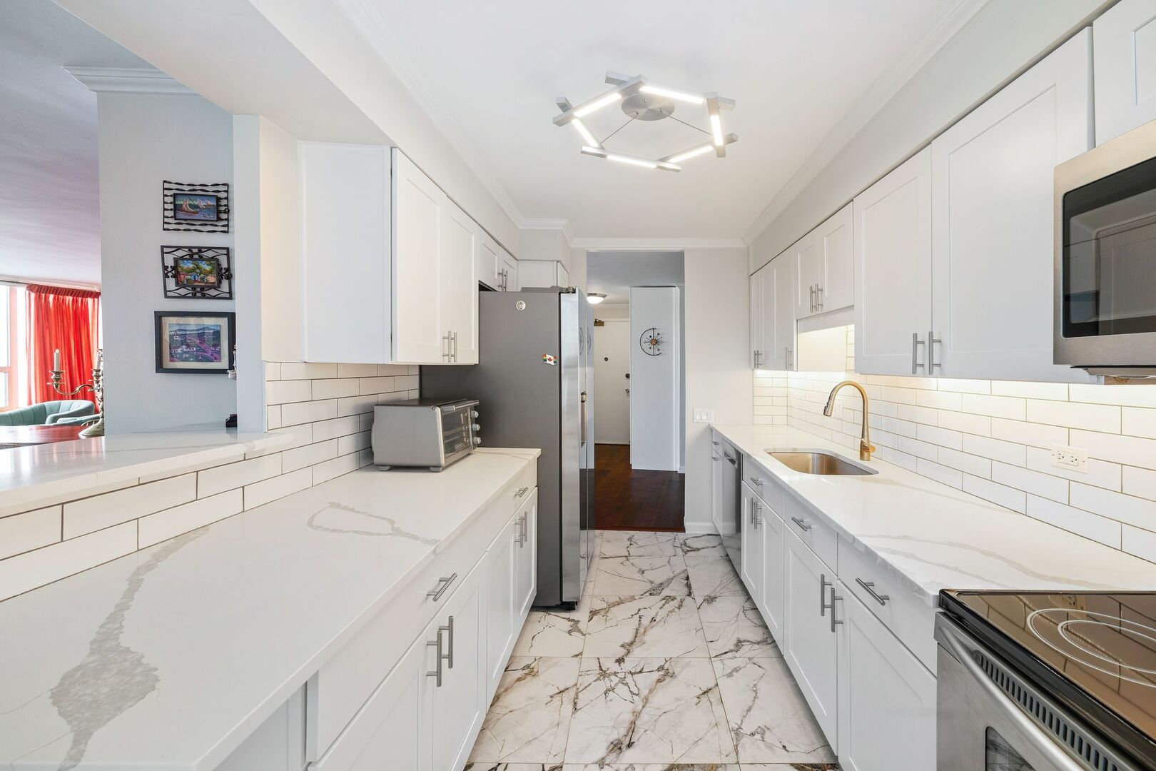 940 W Glenlake Avenue Unit: 34D