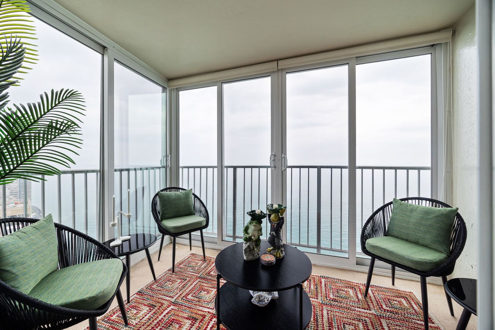 940 W Glenlake Avenue Unit: 34D