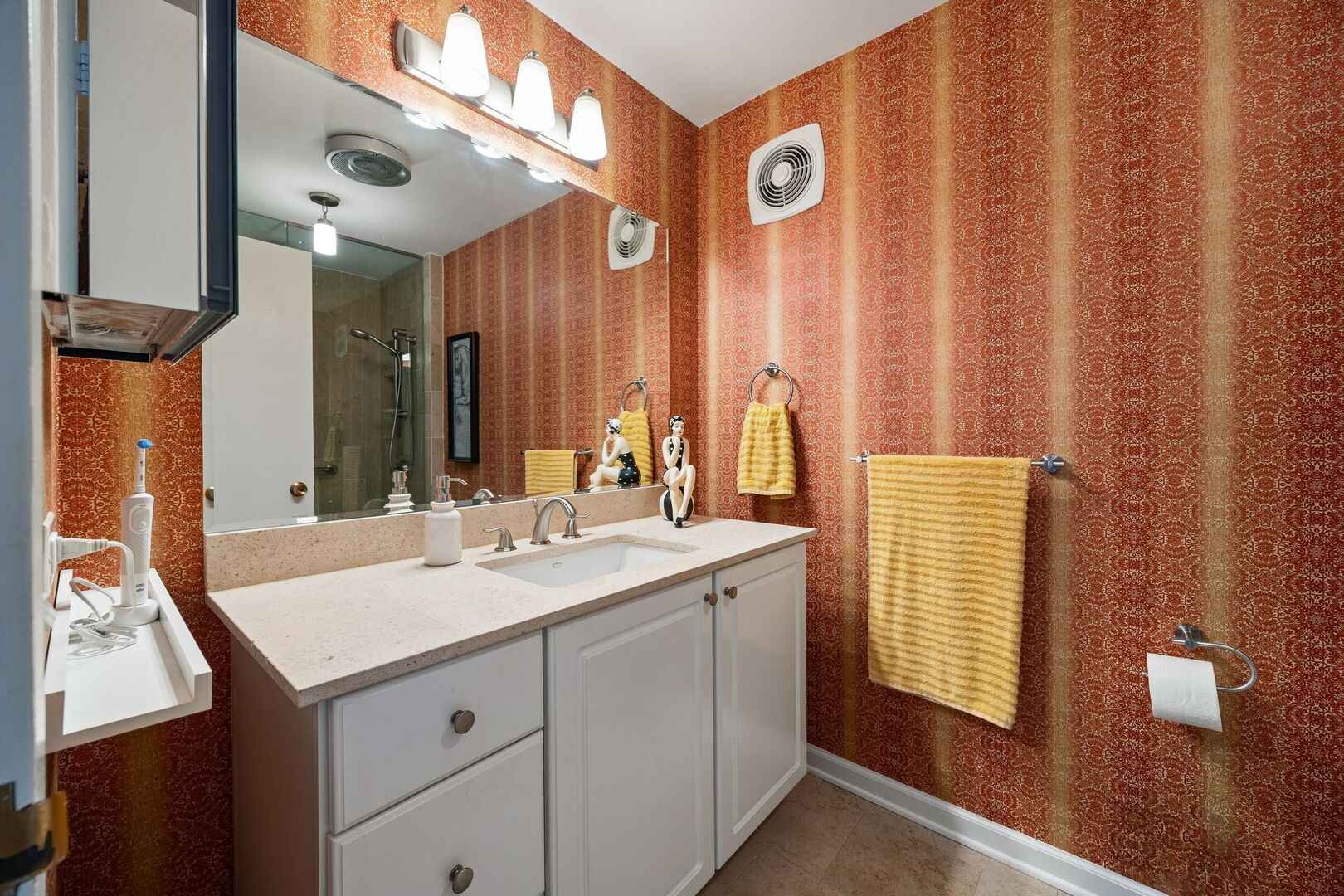 940 W Glenlake Avenue Unit: 34D