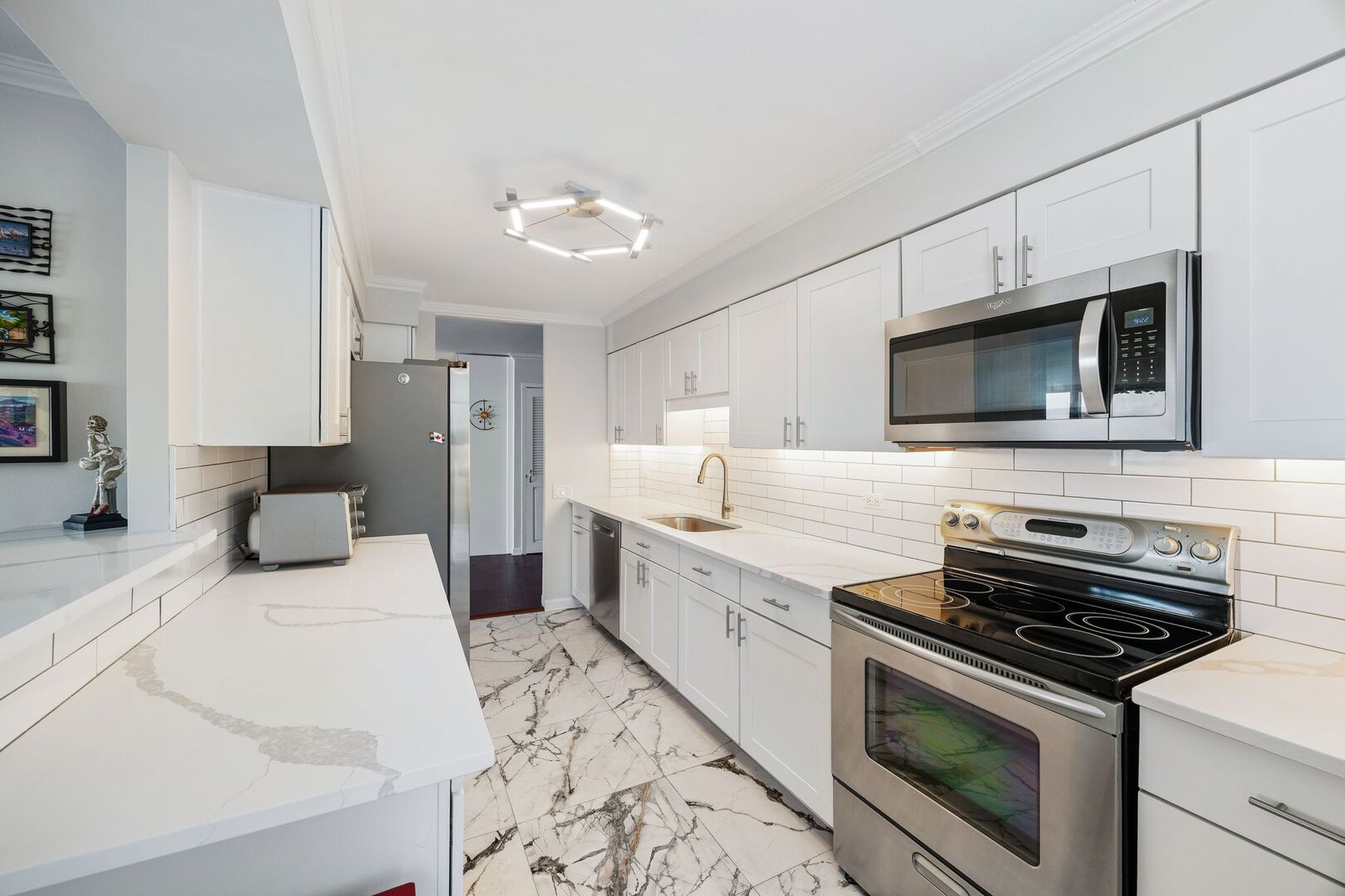 940 W Glenlake Avenue Unit: 34D