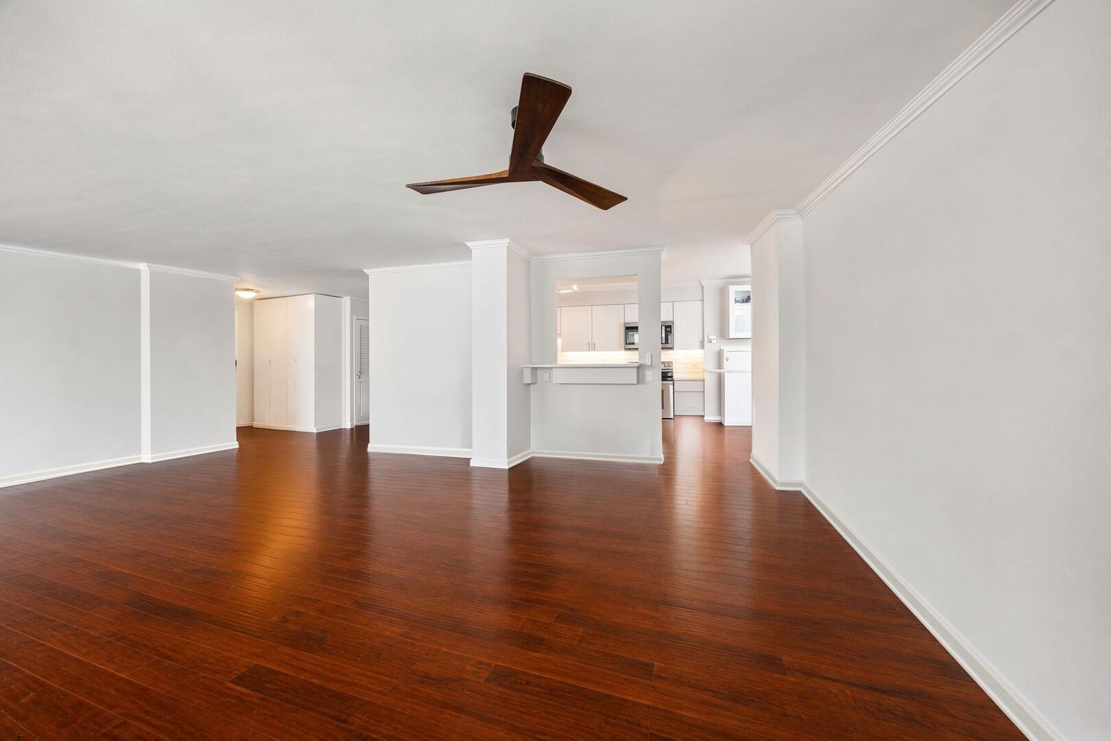 940 W Glenlake Avenue Unit: 34D