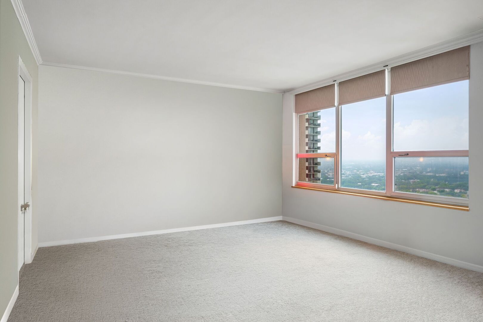 940 W Glenlake Avenue Unit: 34D