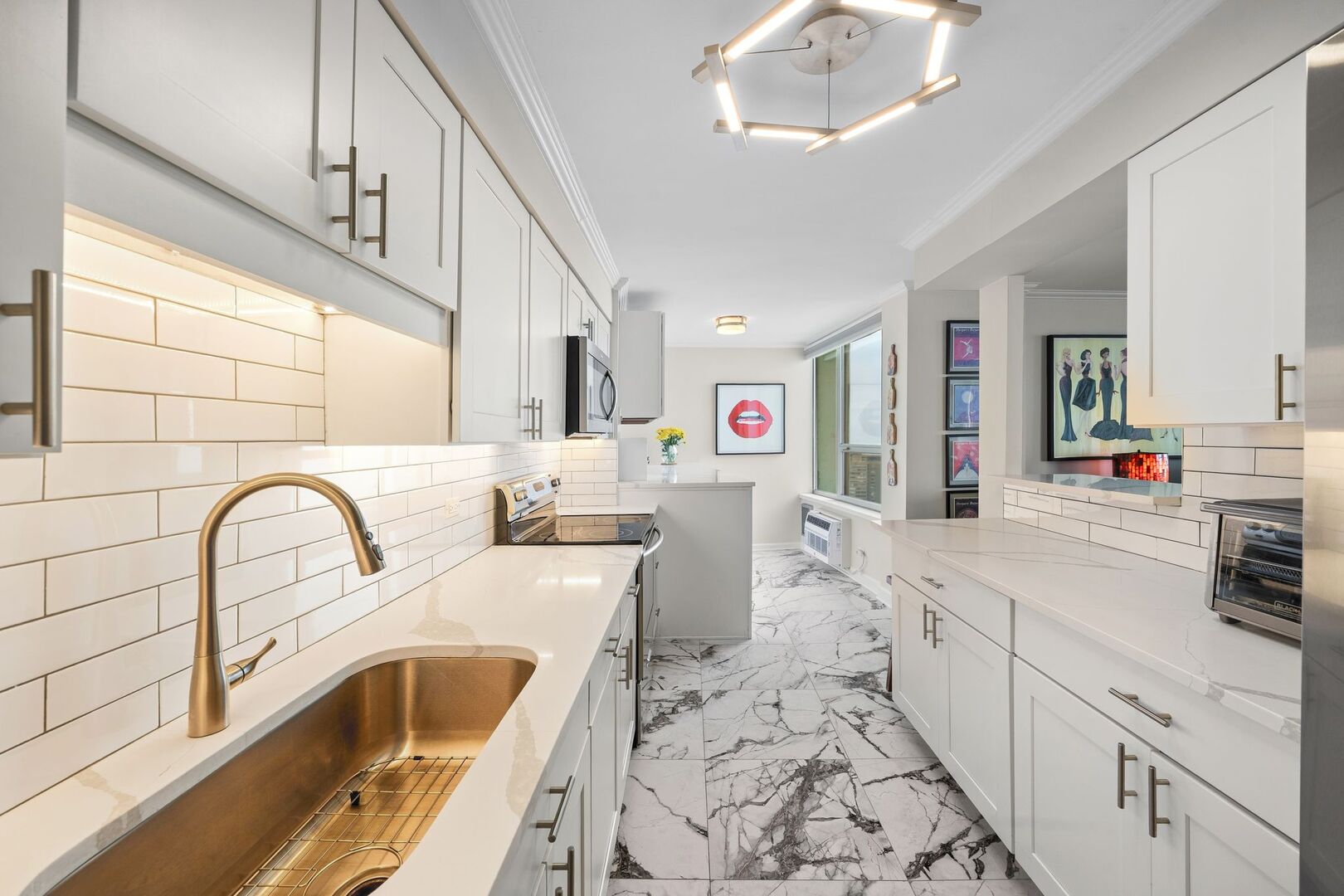 940 W Glenlake Avenue Unit: 34D