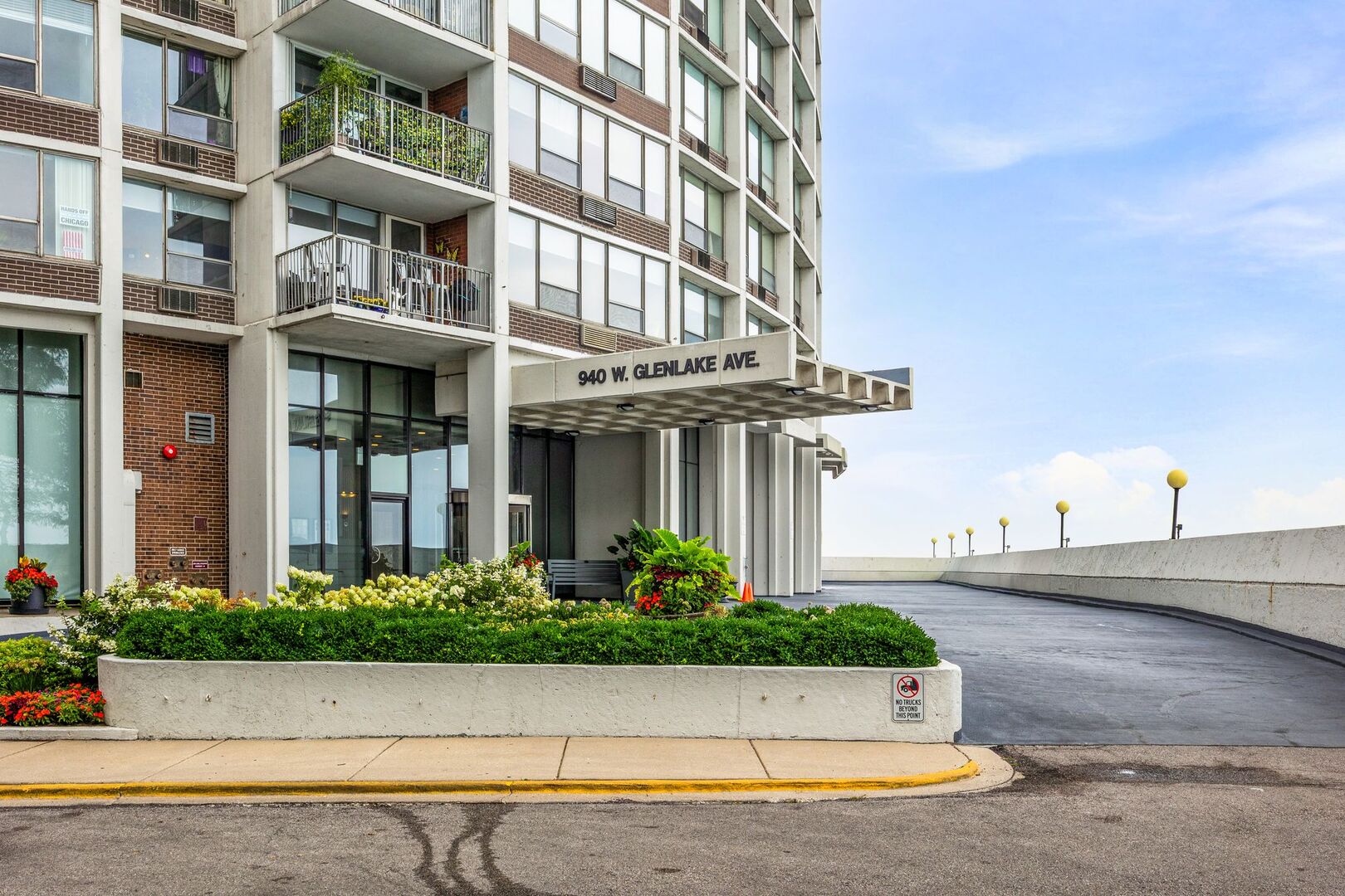 940 W Glenlake Avenue Unit: 34D
