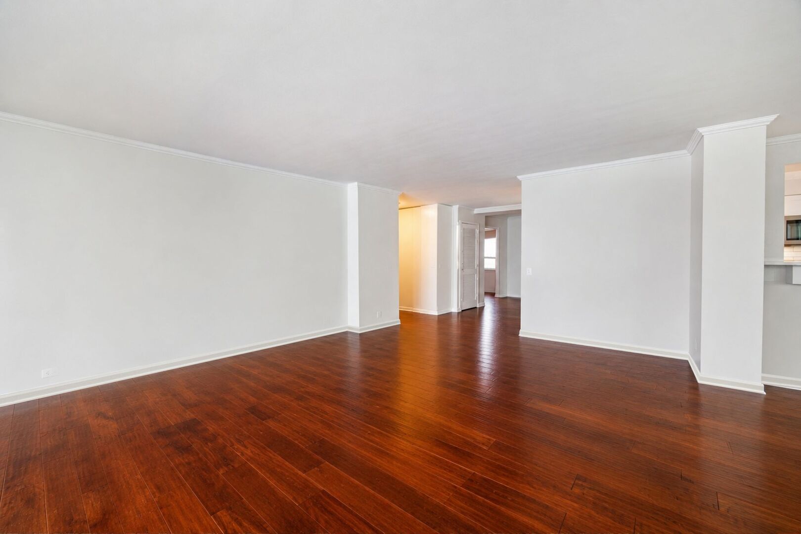 940 W Glenlake Avenue Unit: 34D