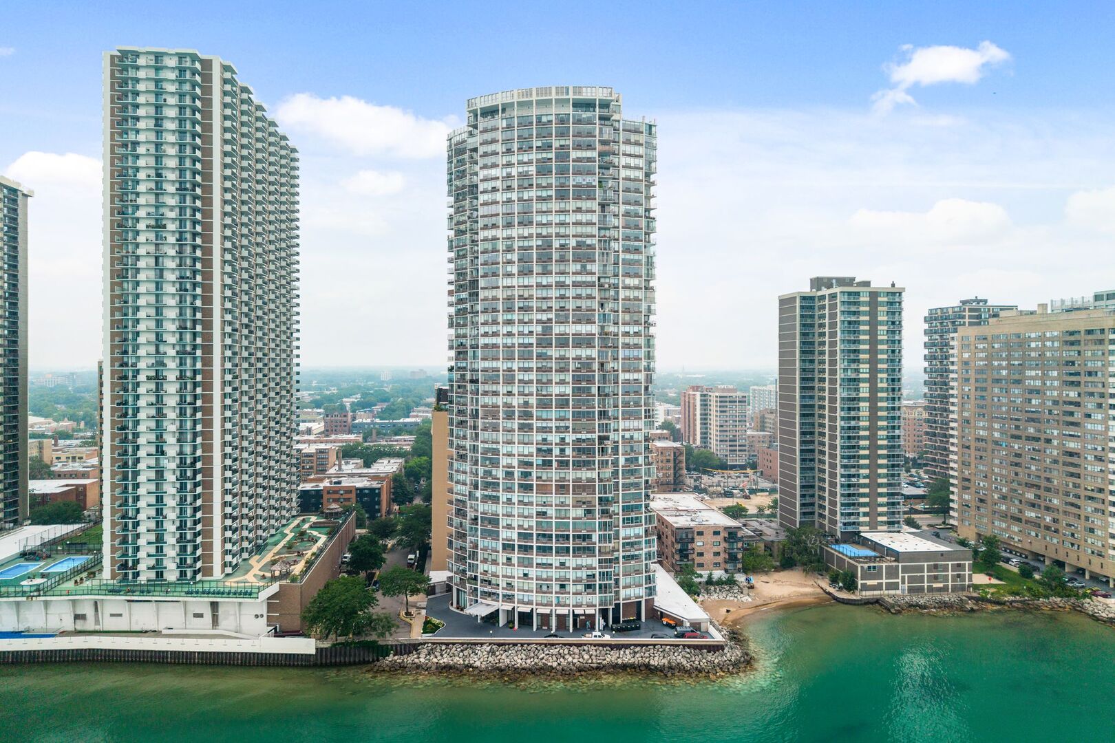 940 W Glenlake Avenue Unit: 34D