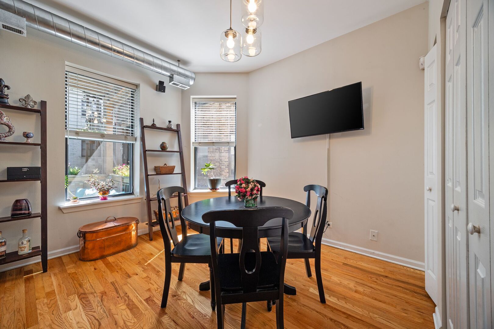 1025 W Balmoral Avenue Unit: 2B