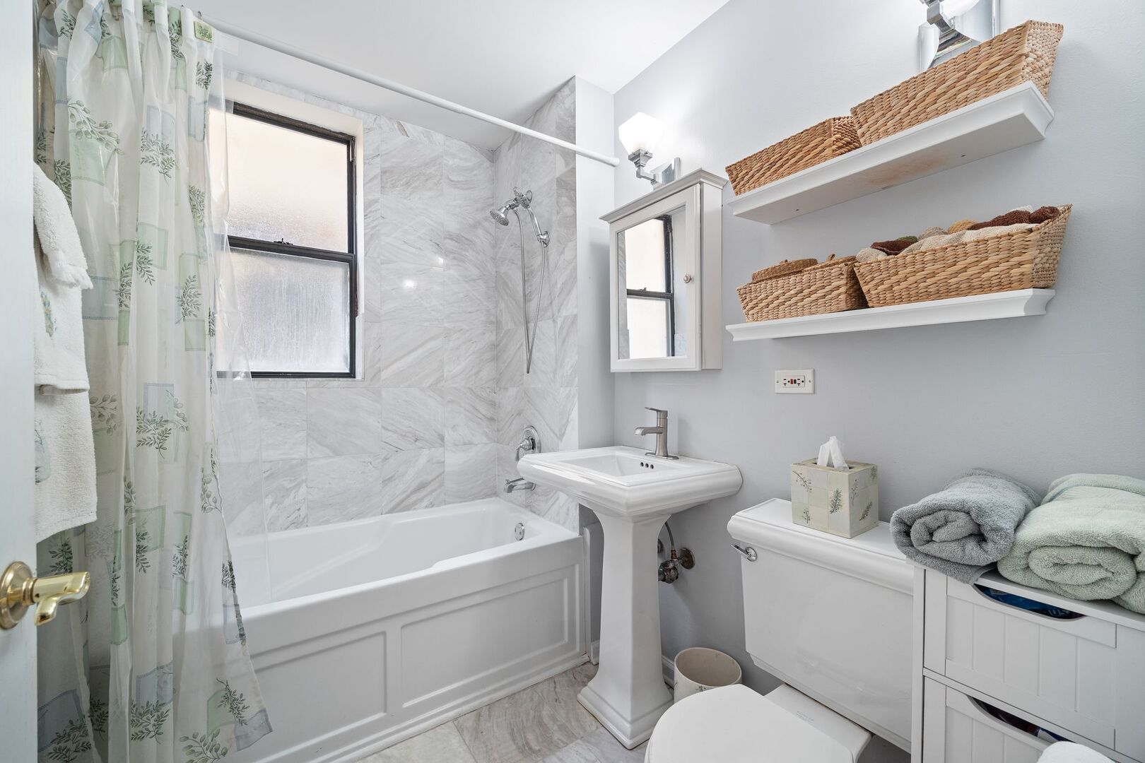 1025 W Balmoral Avenue Unit: 2B
