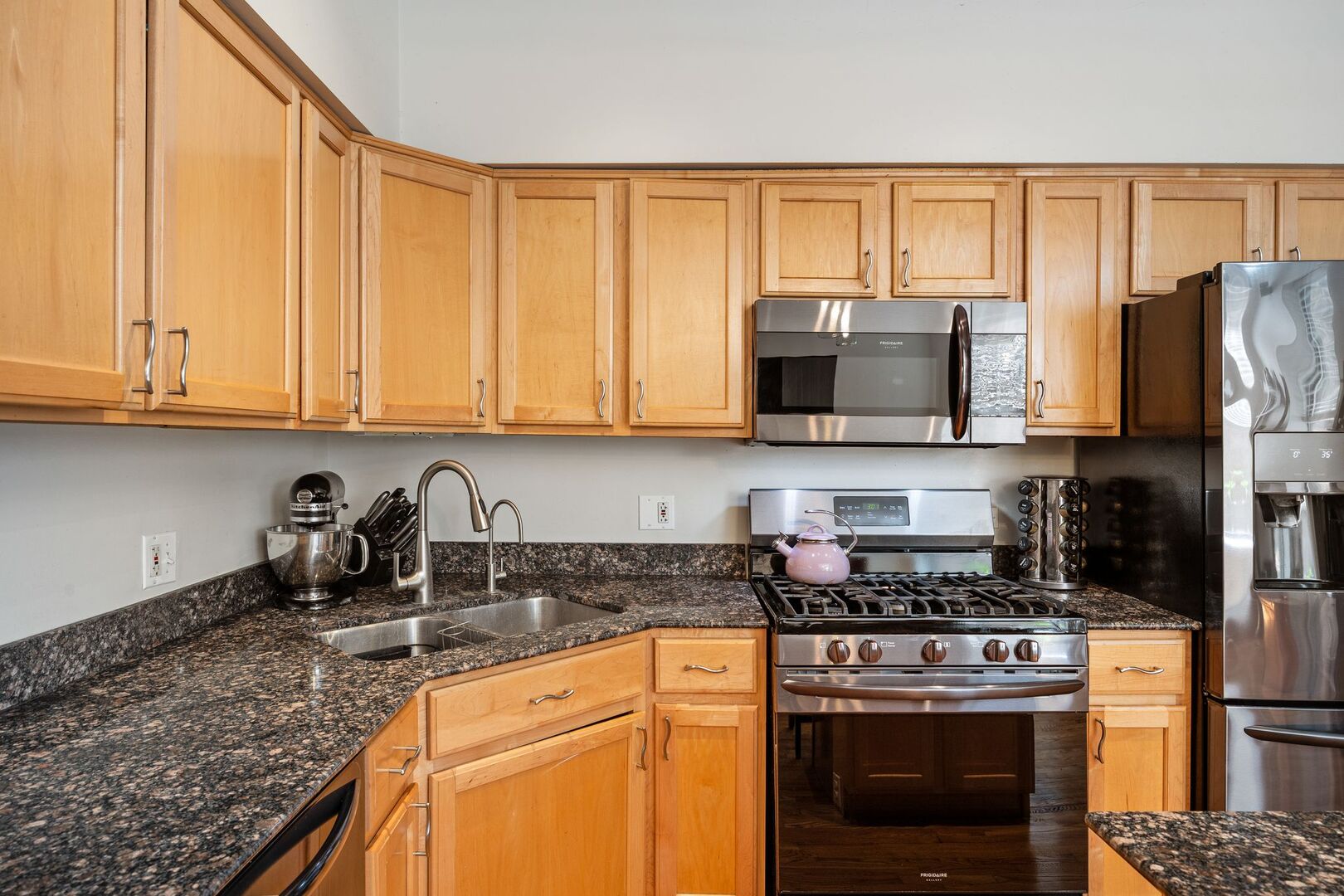 1025 W Balmoral Avenue Unit: 2B