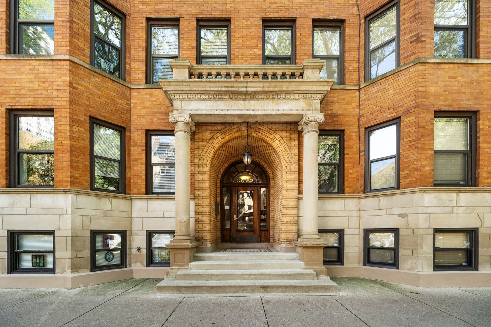 1025 W Balmoral Avenue Unit: 2B