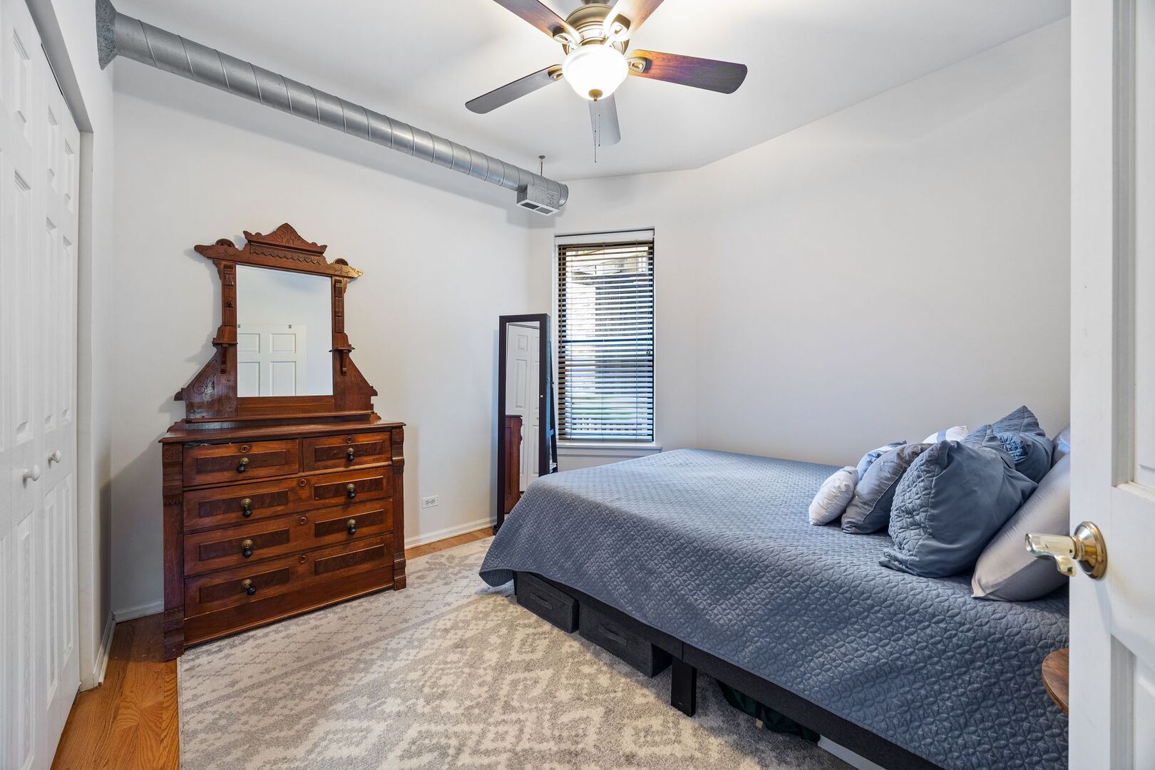 1025 W Balmoral Avenue Unit: 2B