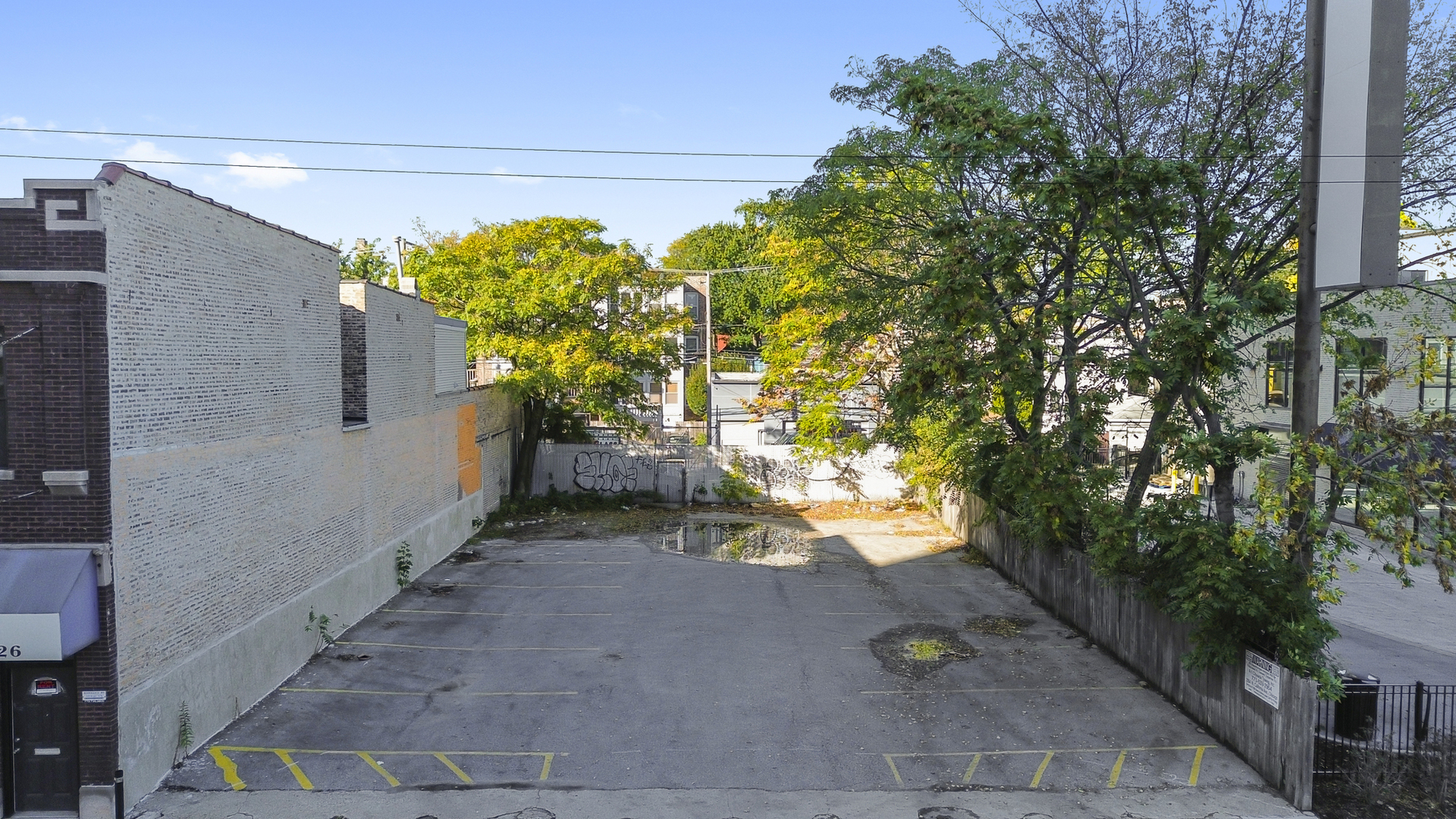 5828 N Broadway Street