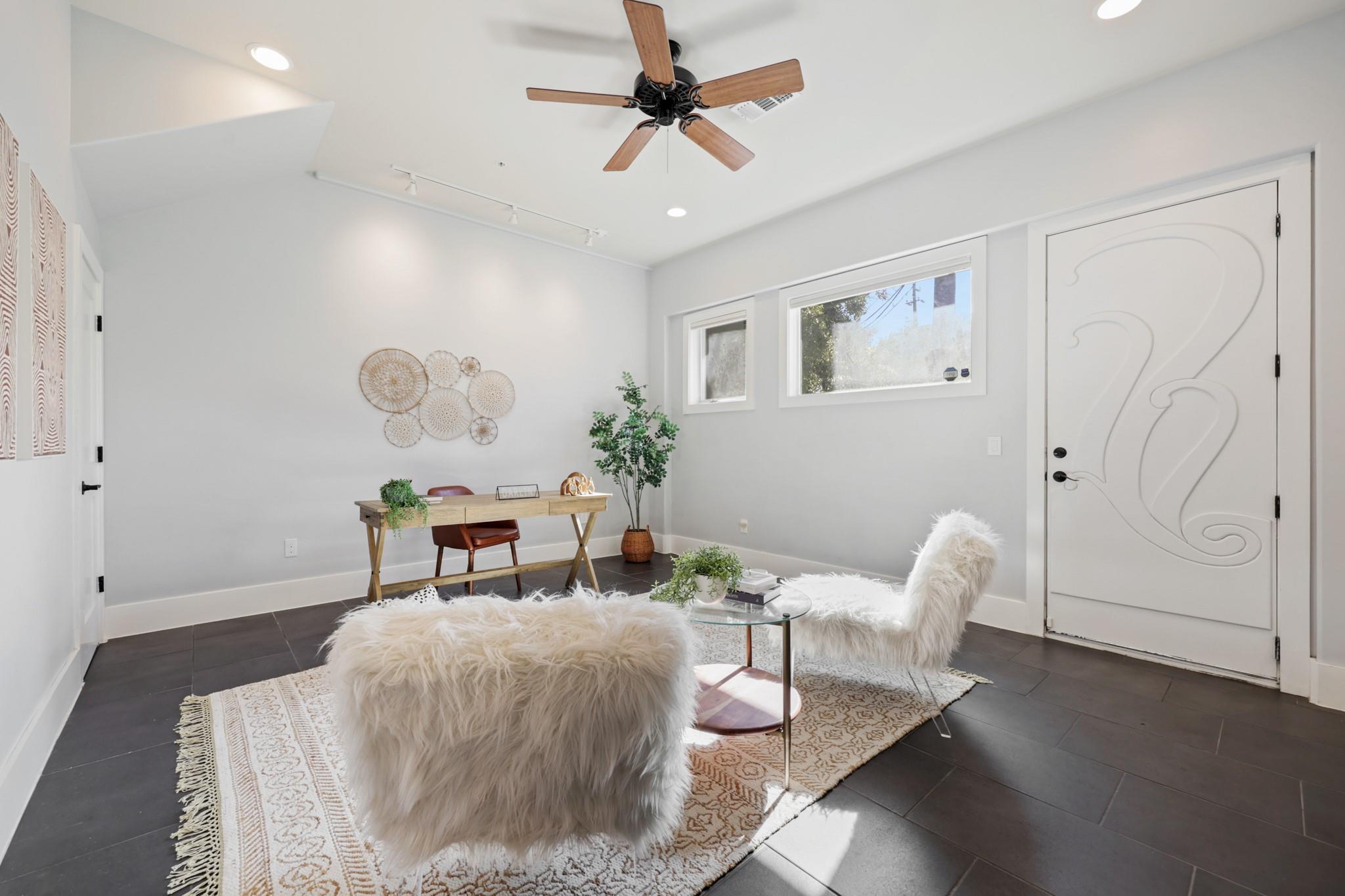 206 E Live Oak ST # C