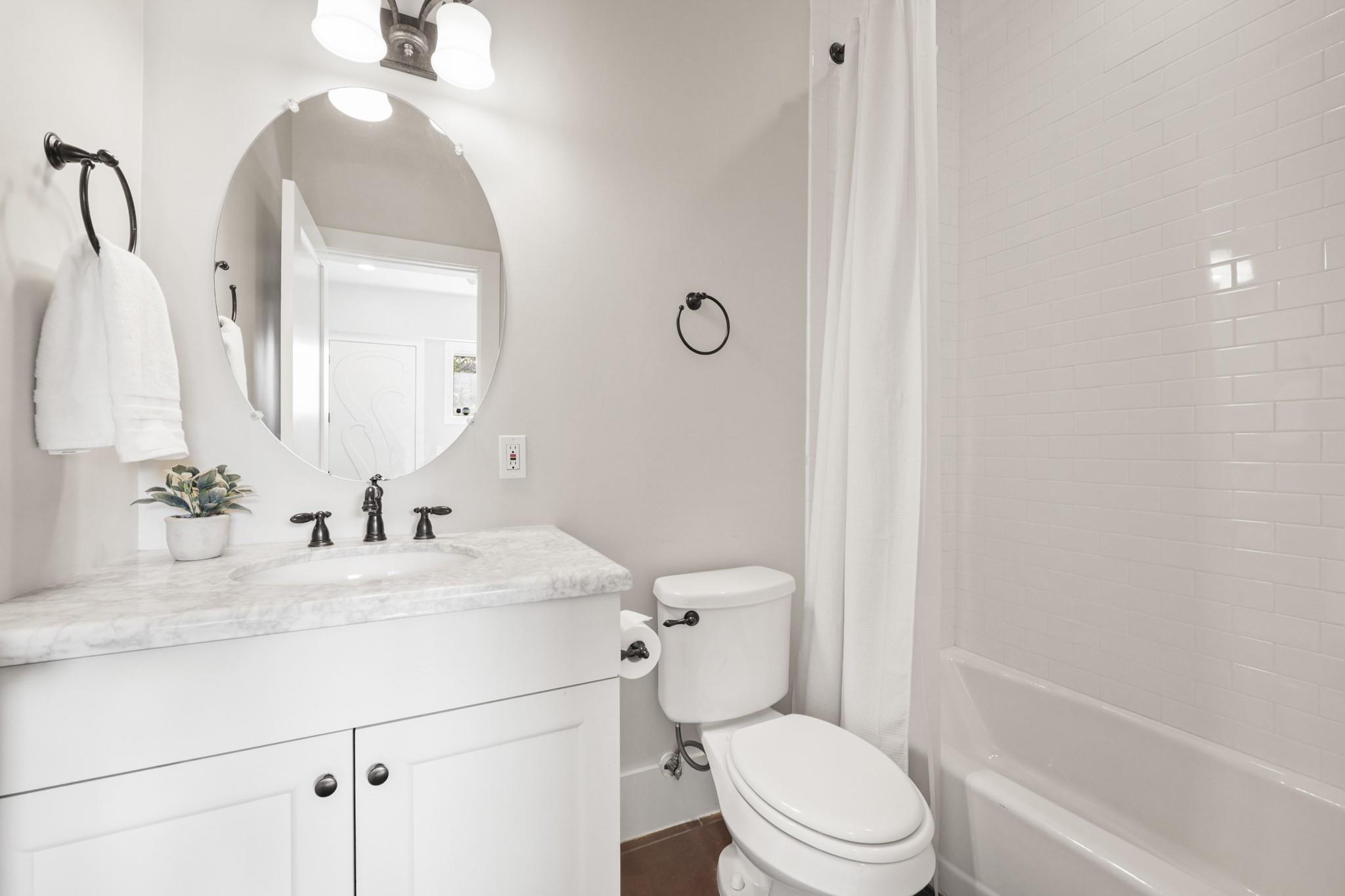 206 E Live Oak ST # C