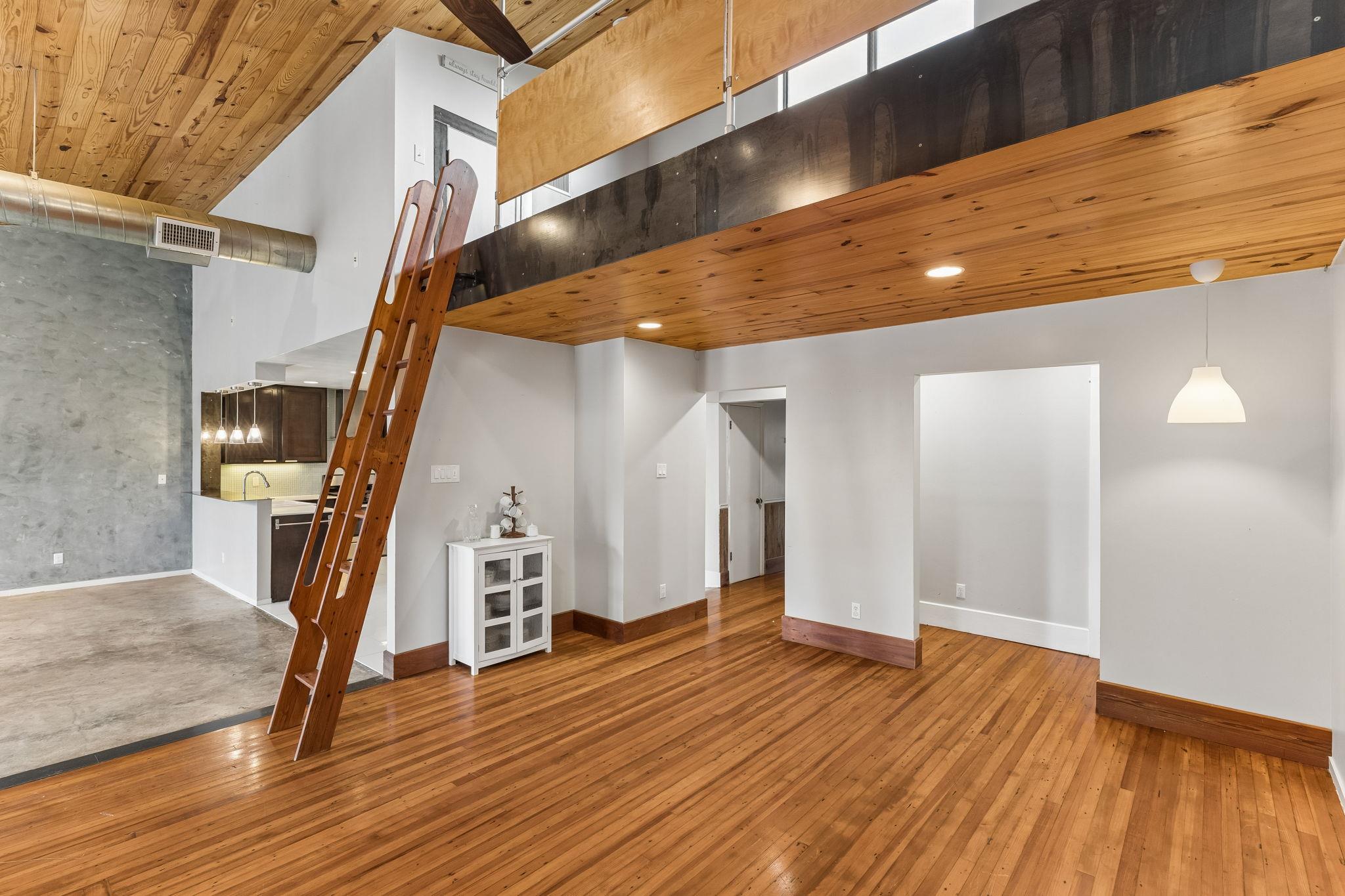 1501 Quail Crest DR