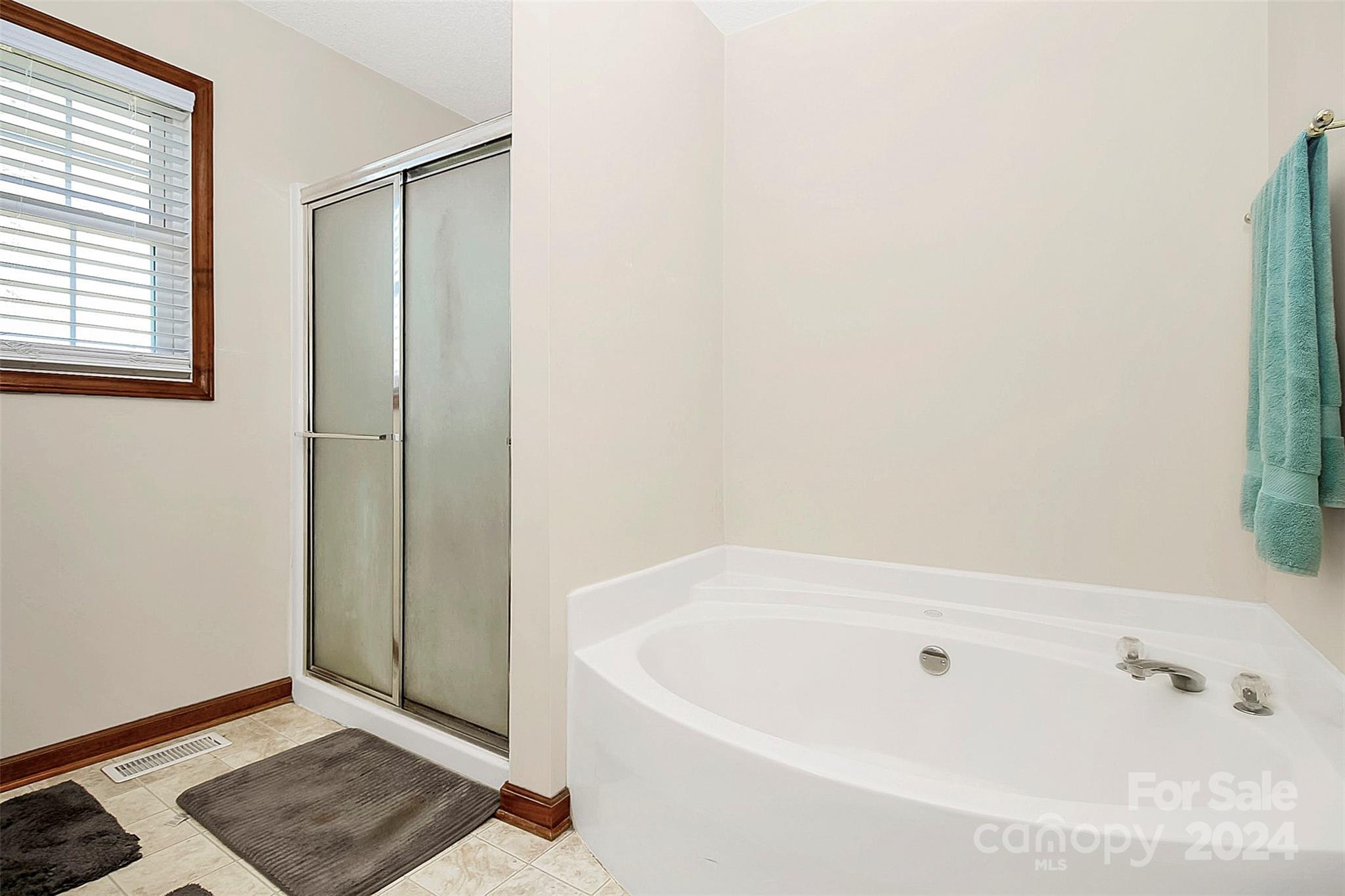 1092 Hall Spencer Road