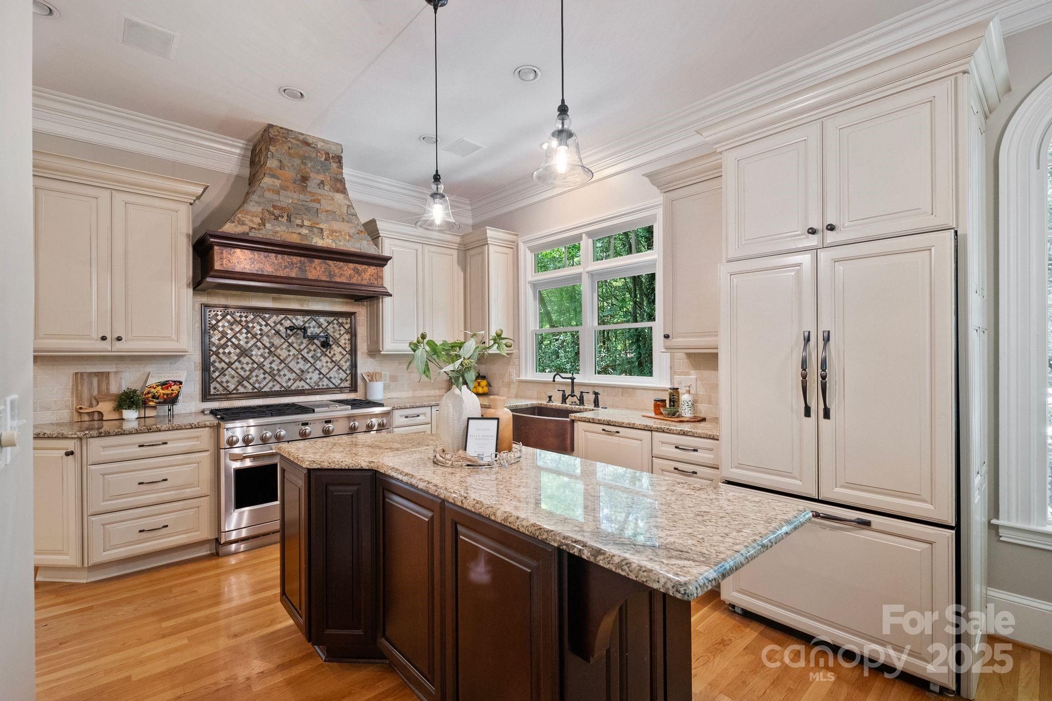 3819 Gleneagles Road