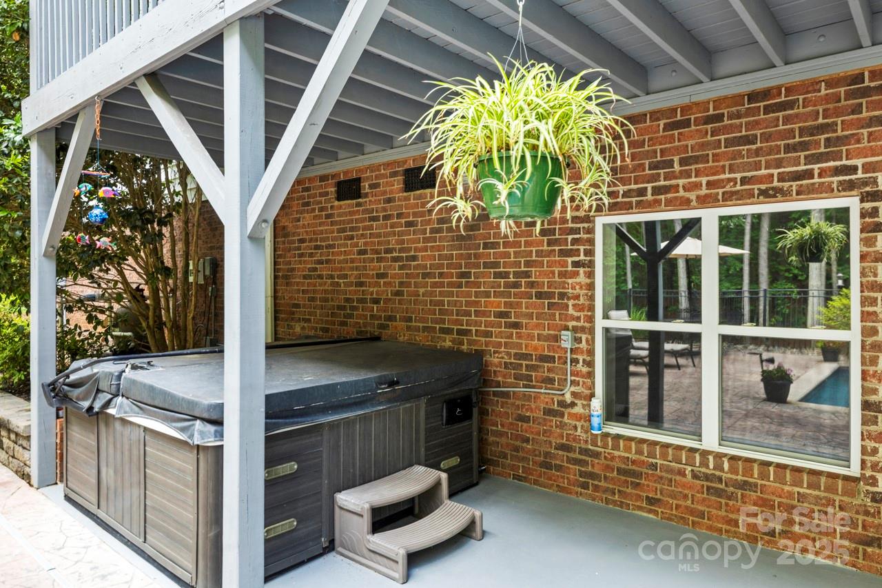 1956 Forest Ridge Drive