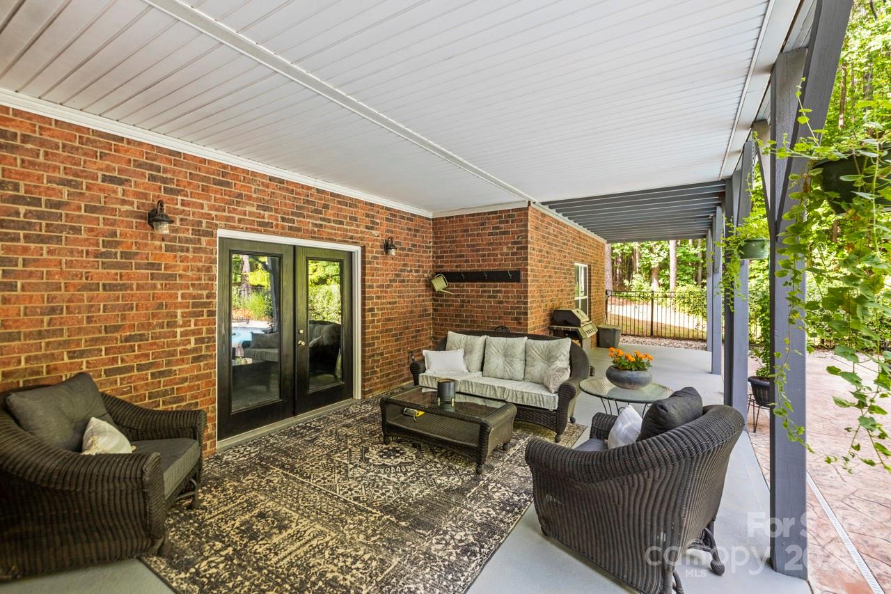 1956 Forest Ridge Drive