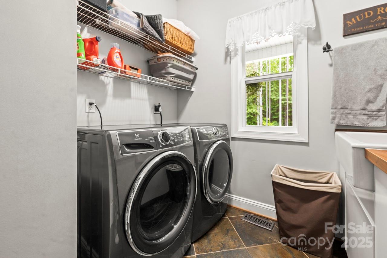 1956 Forest Ridge Drive