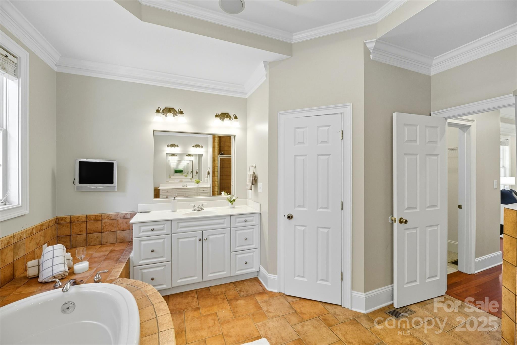 807 Land Grant Court