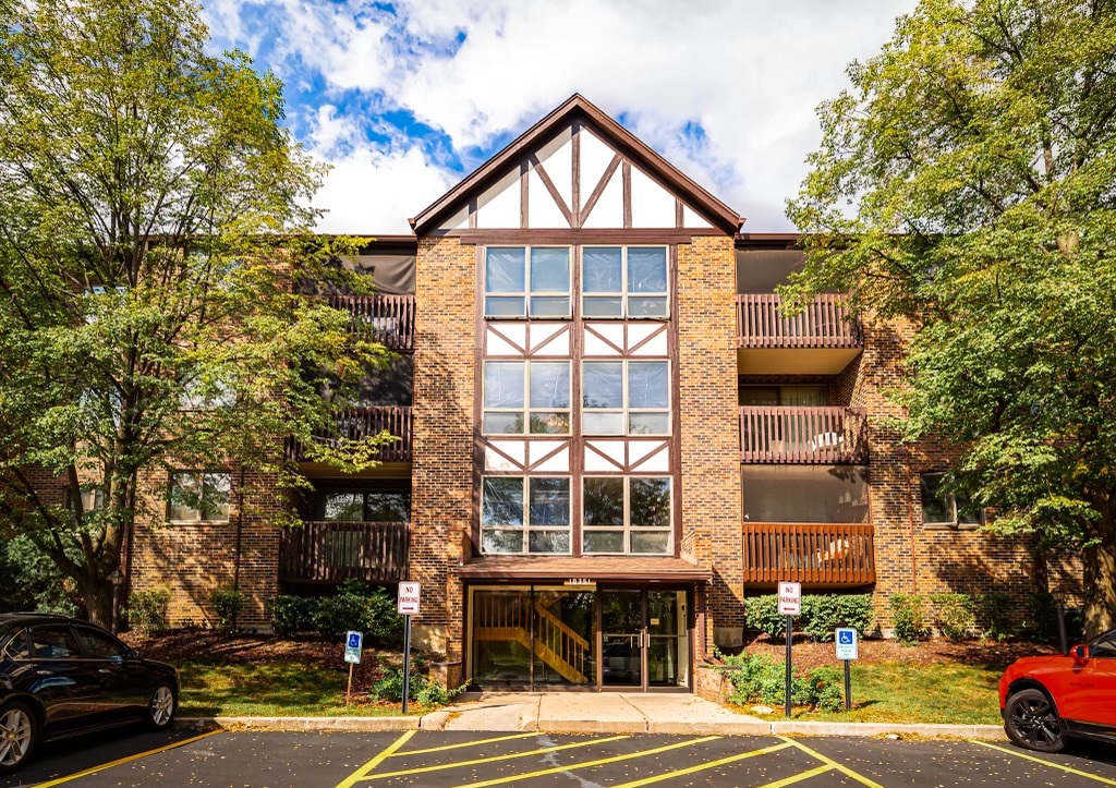 10351 MENARD Avenue Unit: 315