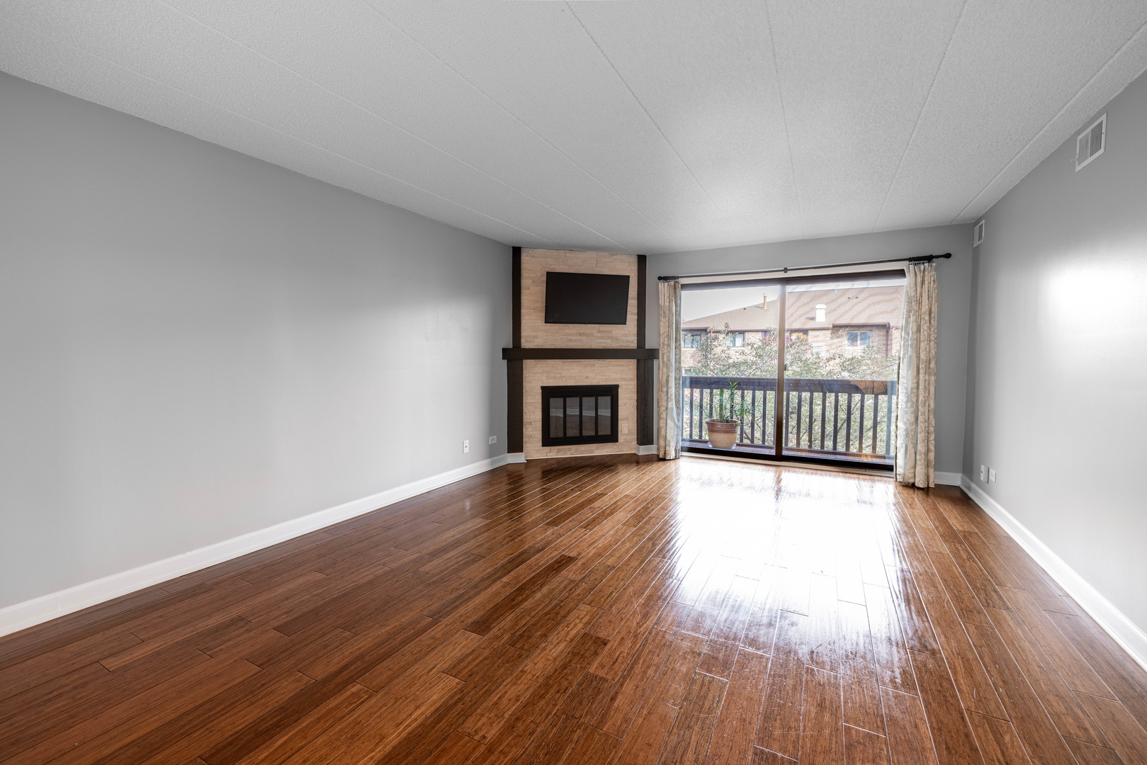 10351 MENARD Avenue Unit: 315