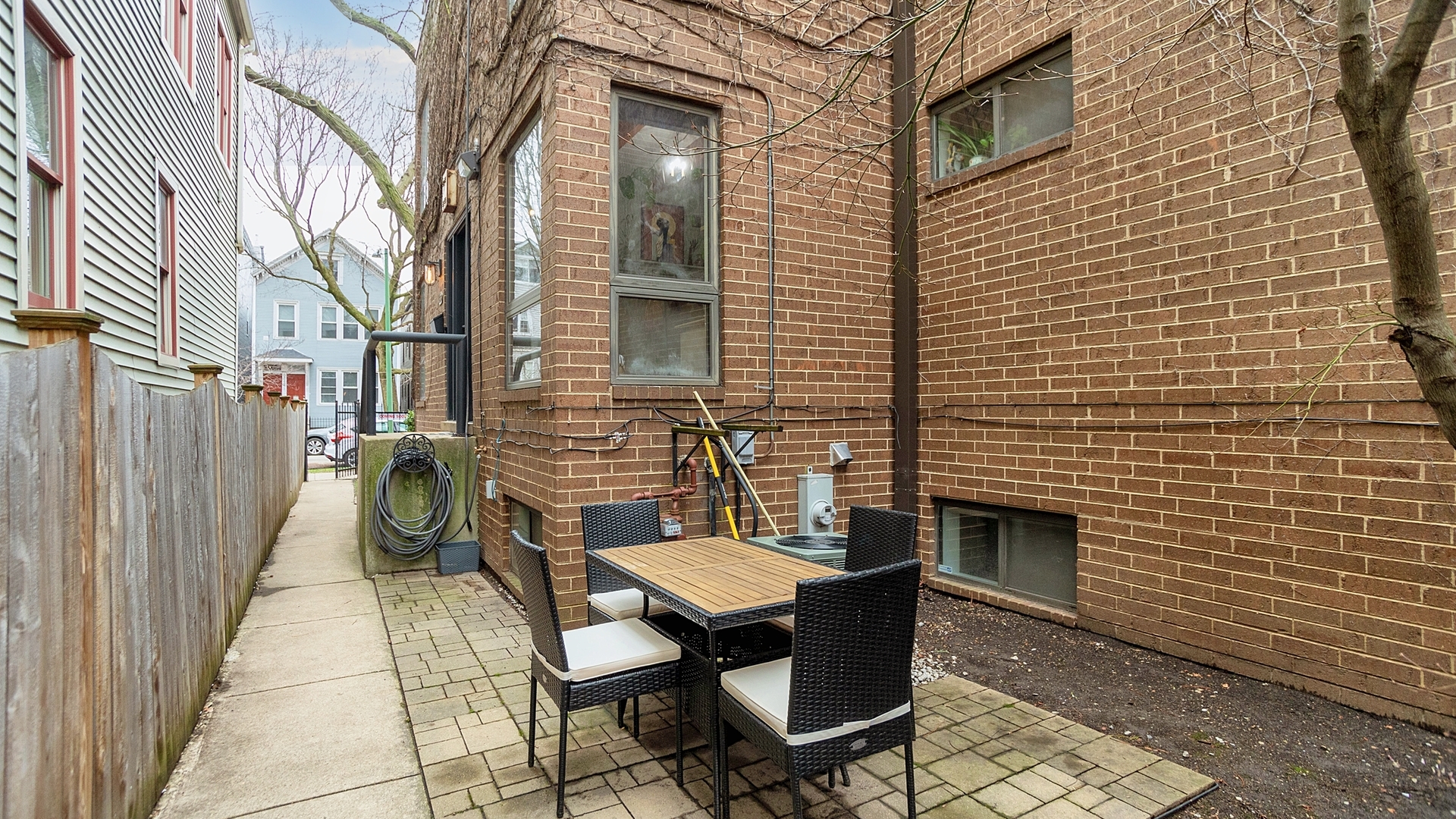 2646 N WAYNE Avenue Unit: A