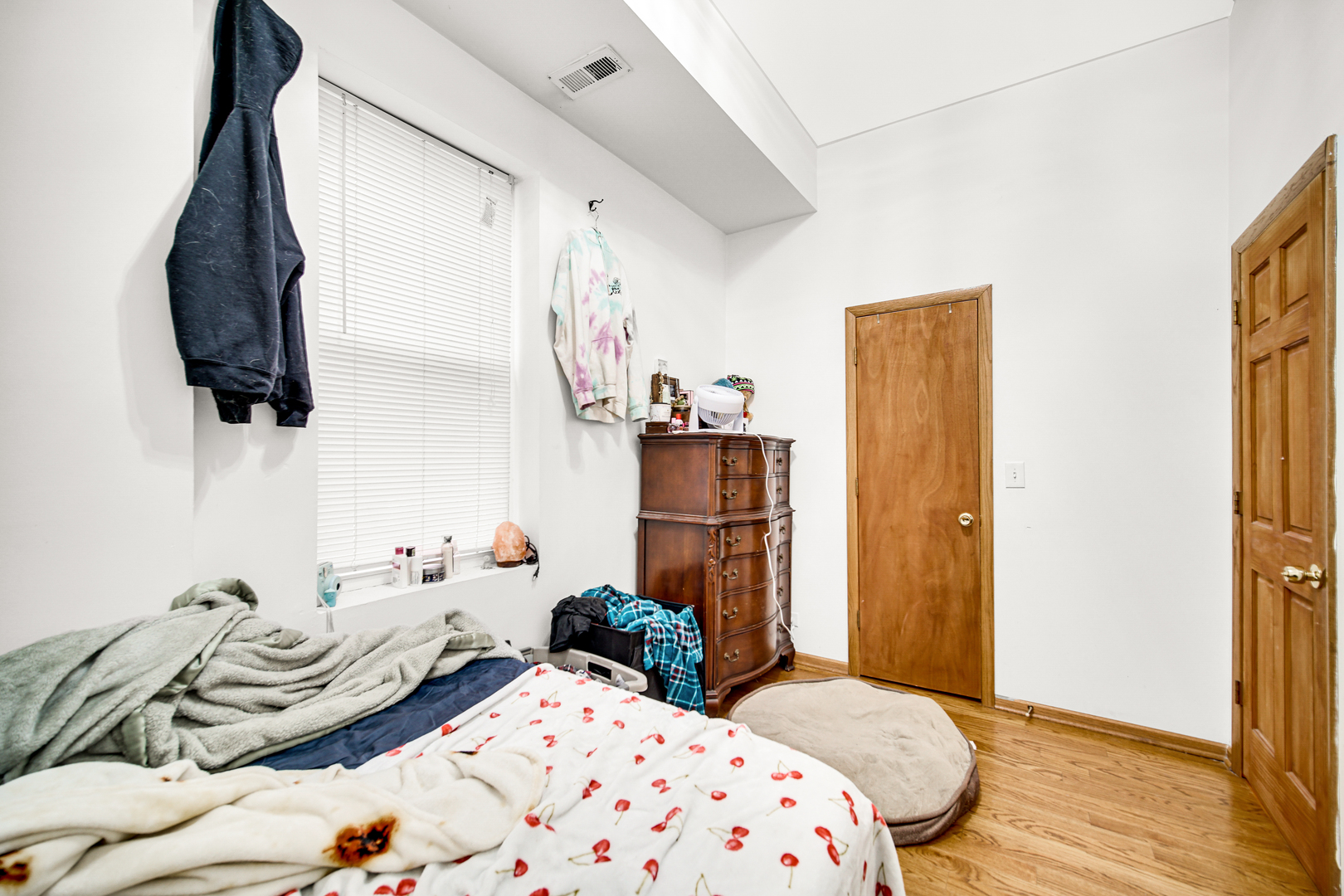 1420 N Western Avenue Unit: 2F