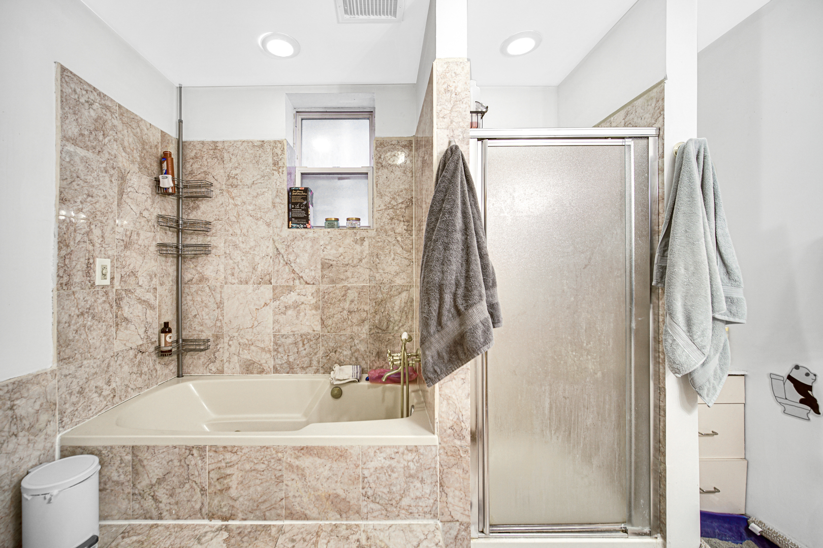 1420 N Western Avenue Unit: 2F
